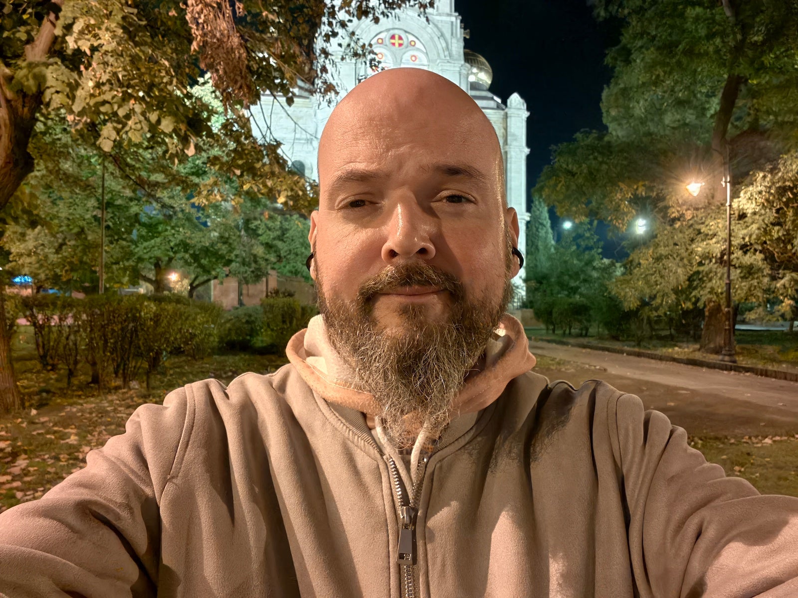 Vivo X300 Pro против Galaxy S25 Ultra: битва камер картинка Vivo X300 Pro против Galaxy S25 Ultra