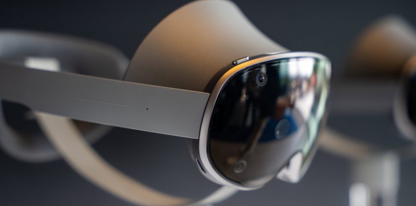 Гарнитура Galaxy XR с сенсорной панелью и аккумулятором