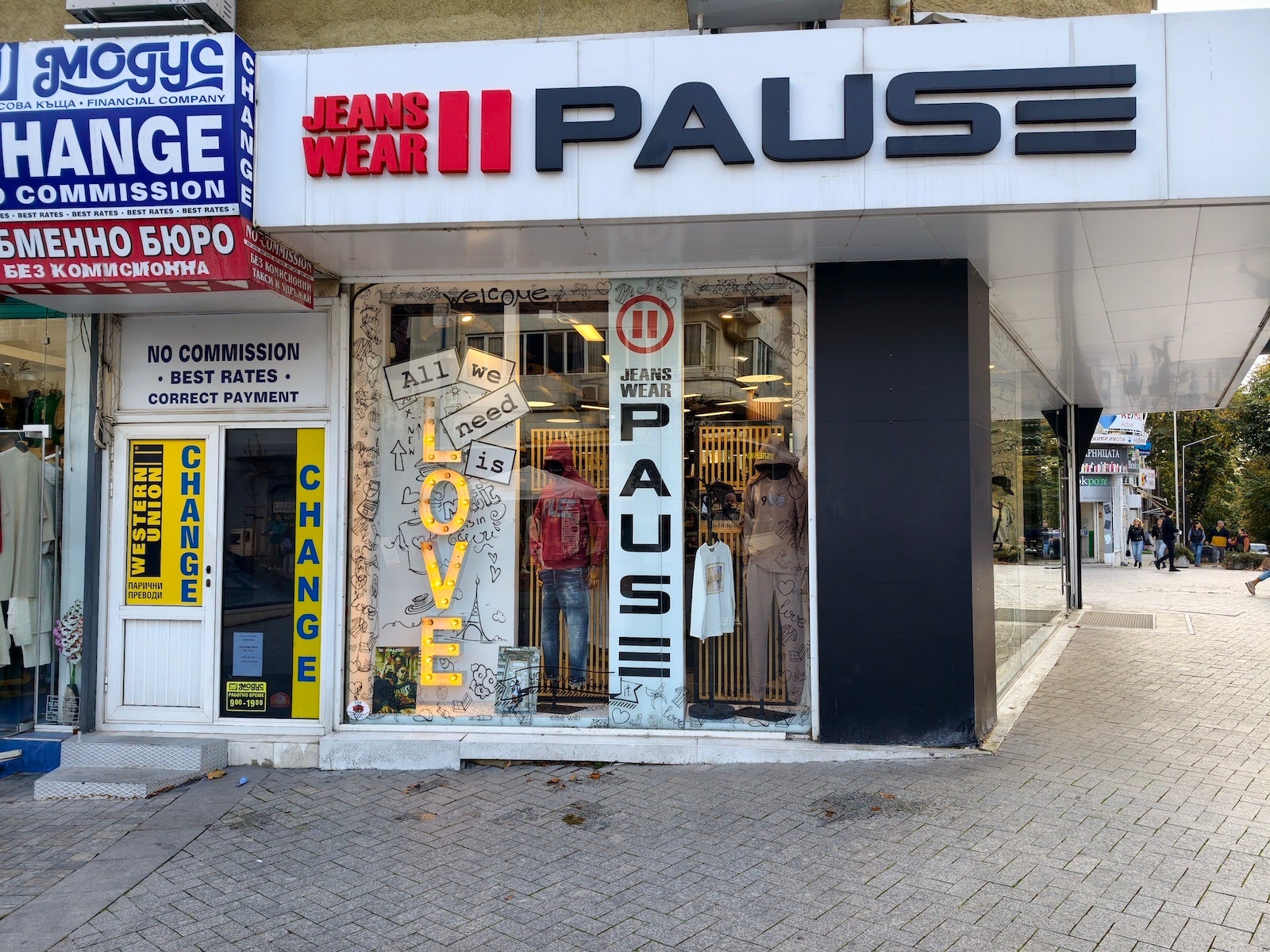 Vivo X300 Pro против Galaxy S25 Ultra: битва камер картинка Vivo X300 Pro против Galaxy S25 Ultra