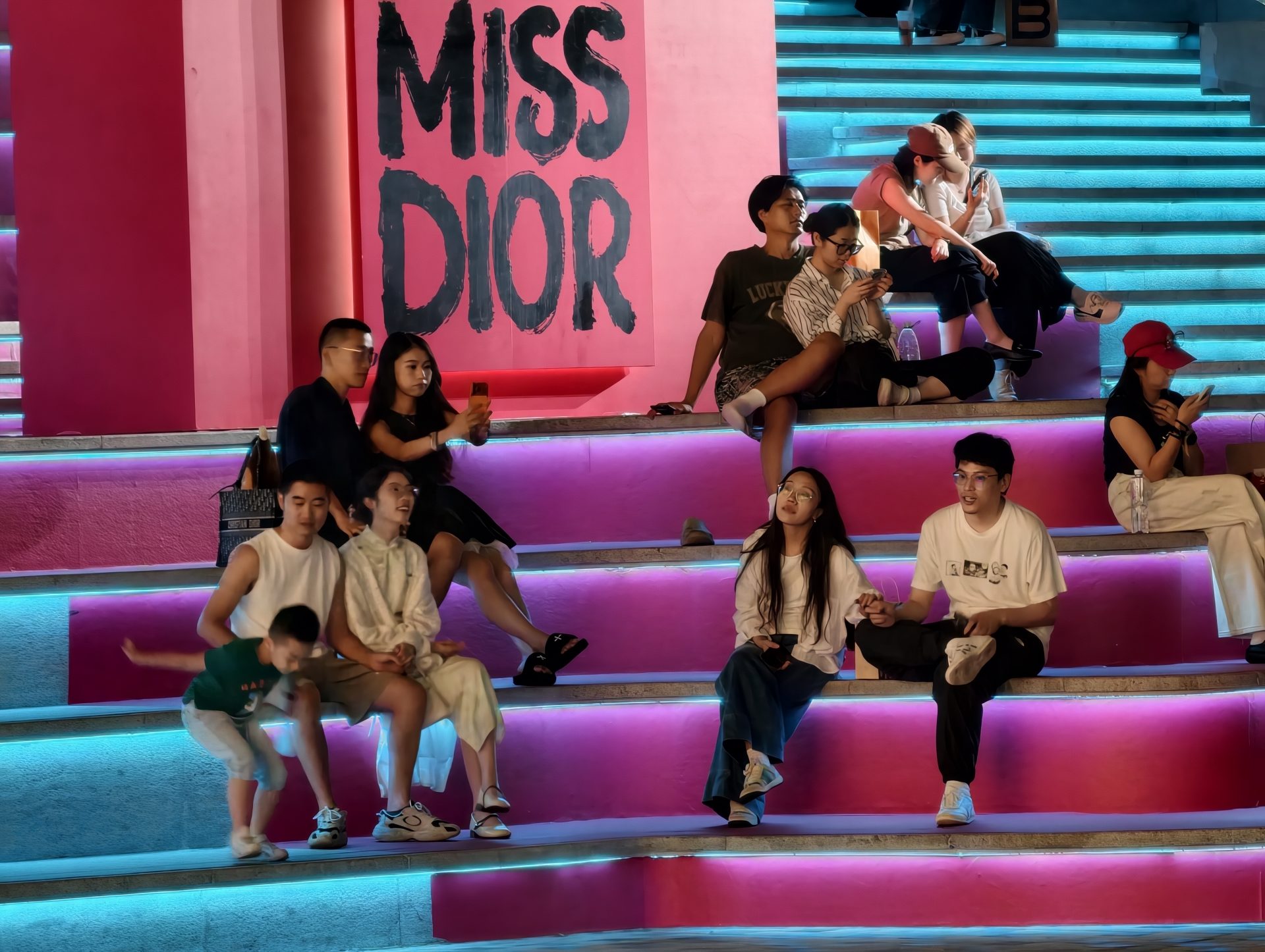 Обзор vivo X300 и vivo X300 Pro: удобные, красивые, компактные картинка vivo X300 и vivo X300 Pro