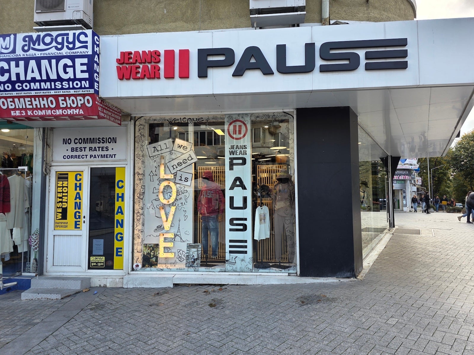 Vivo X300 Pro против Galaxy S25 Ultra: битва камер картинка Vivo X300 Pro против Galaxy S25 Ultra