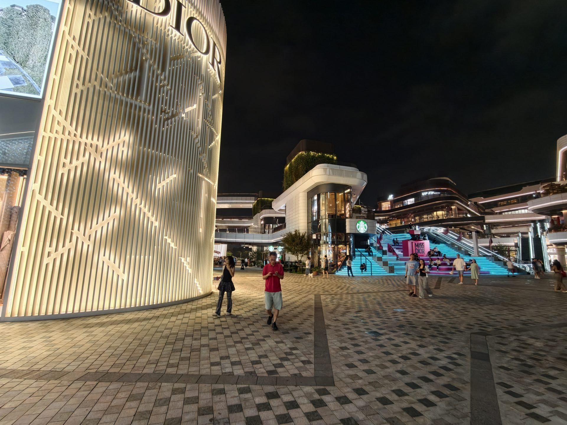 Обзор vivo X300 и vivo X300 Pro: удобные, красивые, компактные картинка vivo X300 и vivo X300 Pro