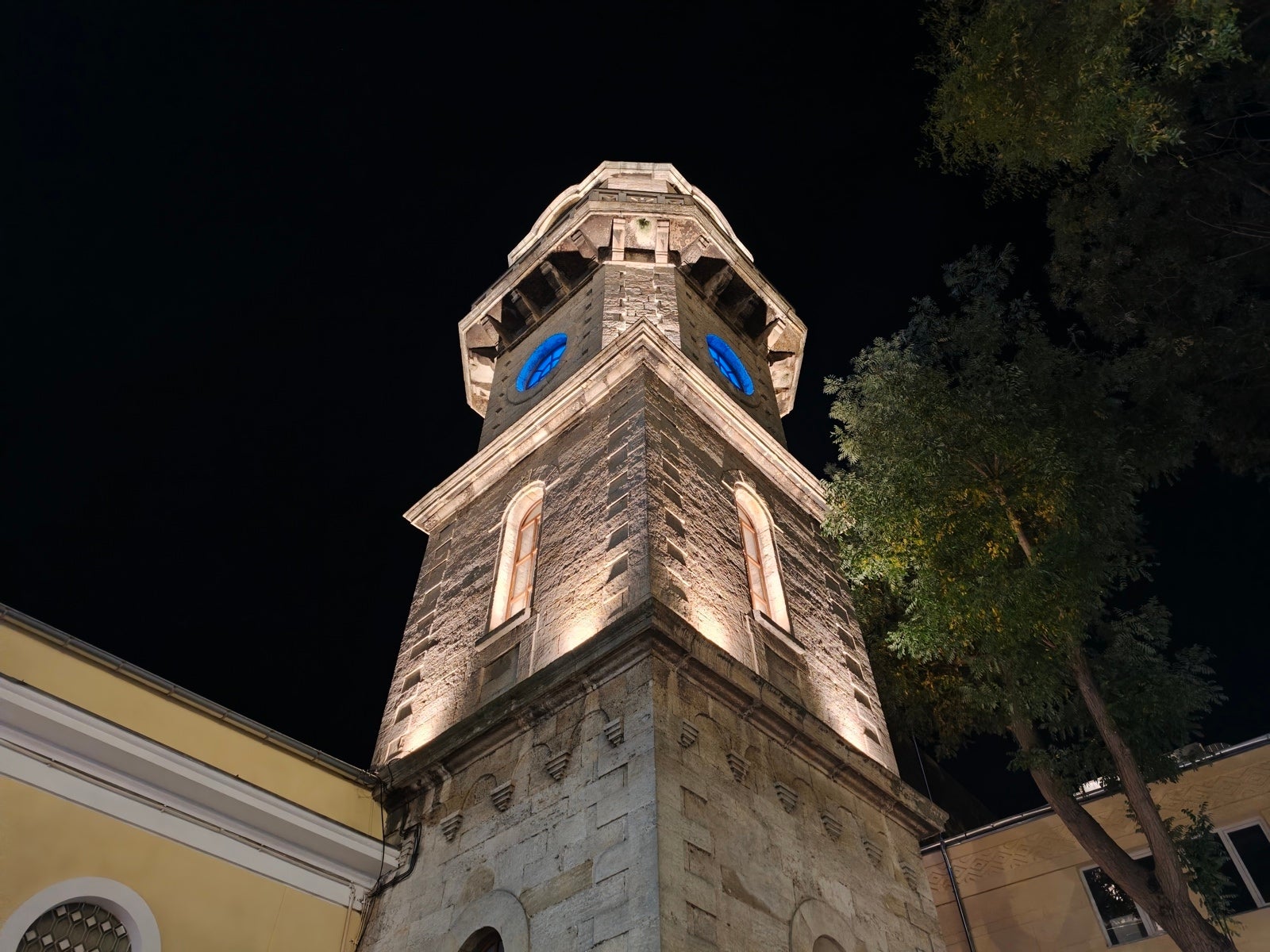 Сравнение камер Oppo Find X9 Pro и Galaxy S25 Ultra: чьи фотографии лучше? картинка Сравнение камер Oppo Find X9 Pro и Galaxy S25 Ultra: чья лучше?