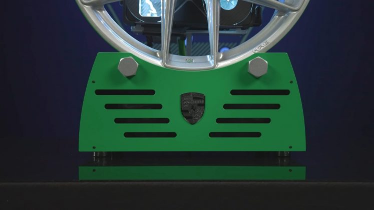 Core Ultra 9 285K: игровой ПК прямо в колесе Porsche