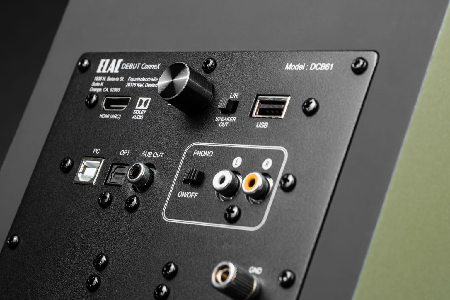 ELAC представила Debut ConneX: колонки с премиальным звуком и простым подключением