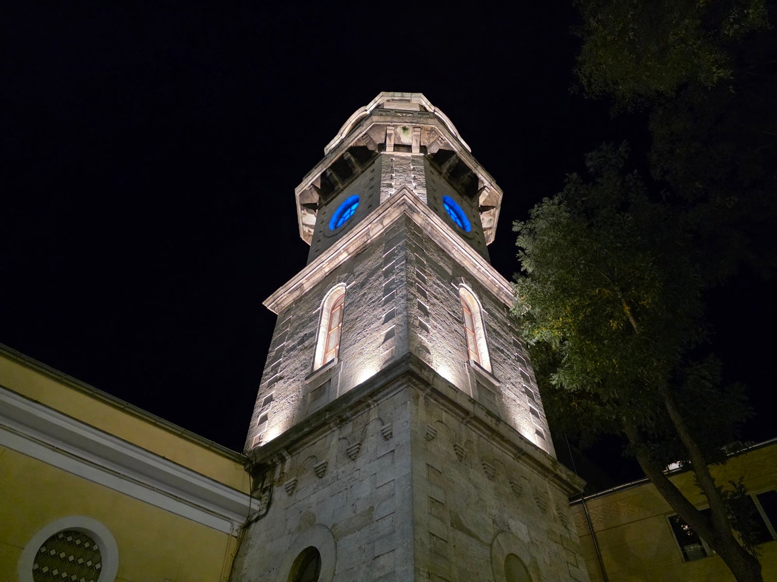 Сравнение камер Oppo Find X9 Pro и Galaxy S25 Ultra: чьи фотографии лучше? картинка Сравнение камер Oppo Find X9 Pro и Galaxy S25 Ultra: чья лучше?