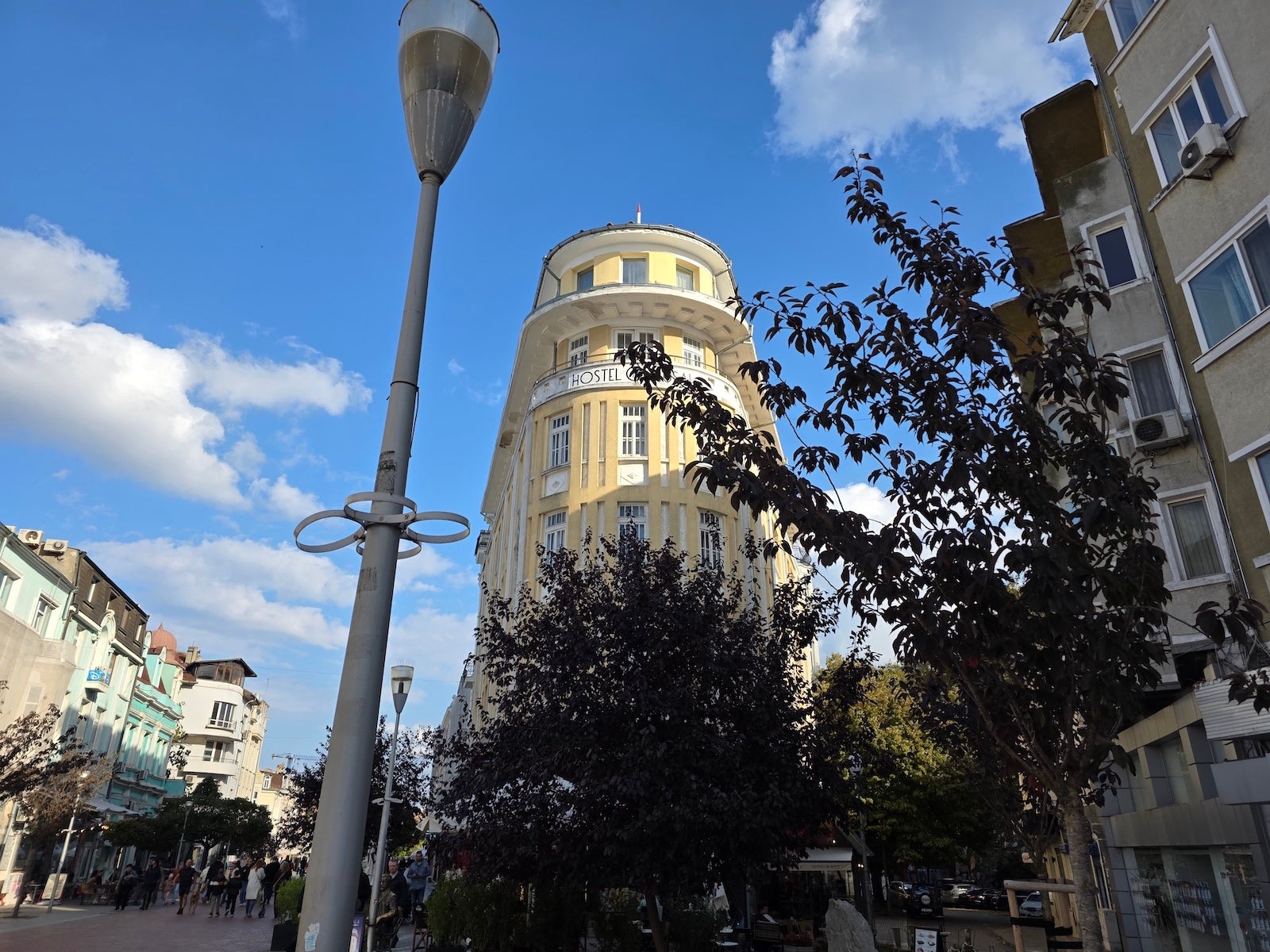 Vivo X300 Pro против Galaxy S25 Ultra: битва камер картинка Vivo X300 Pro против Galaxy S25 Ultra