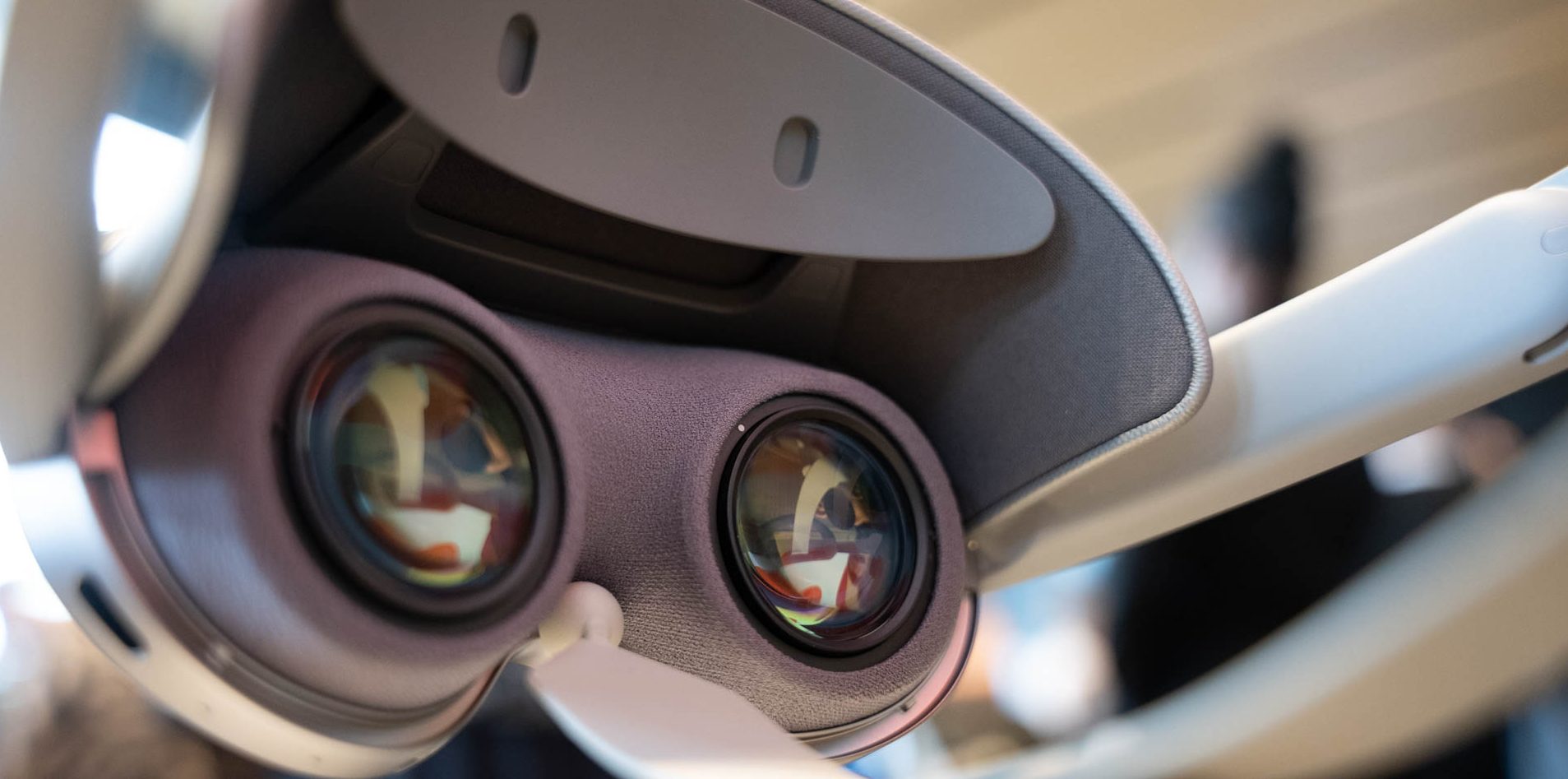 Гарнитура Galaxy XR с сенсорной панелью и аккумулятором