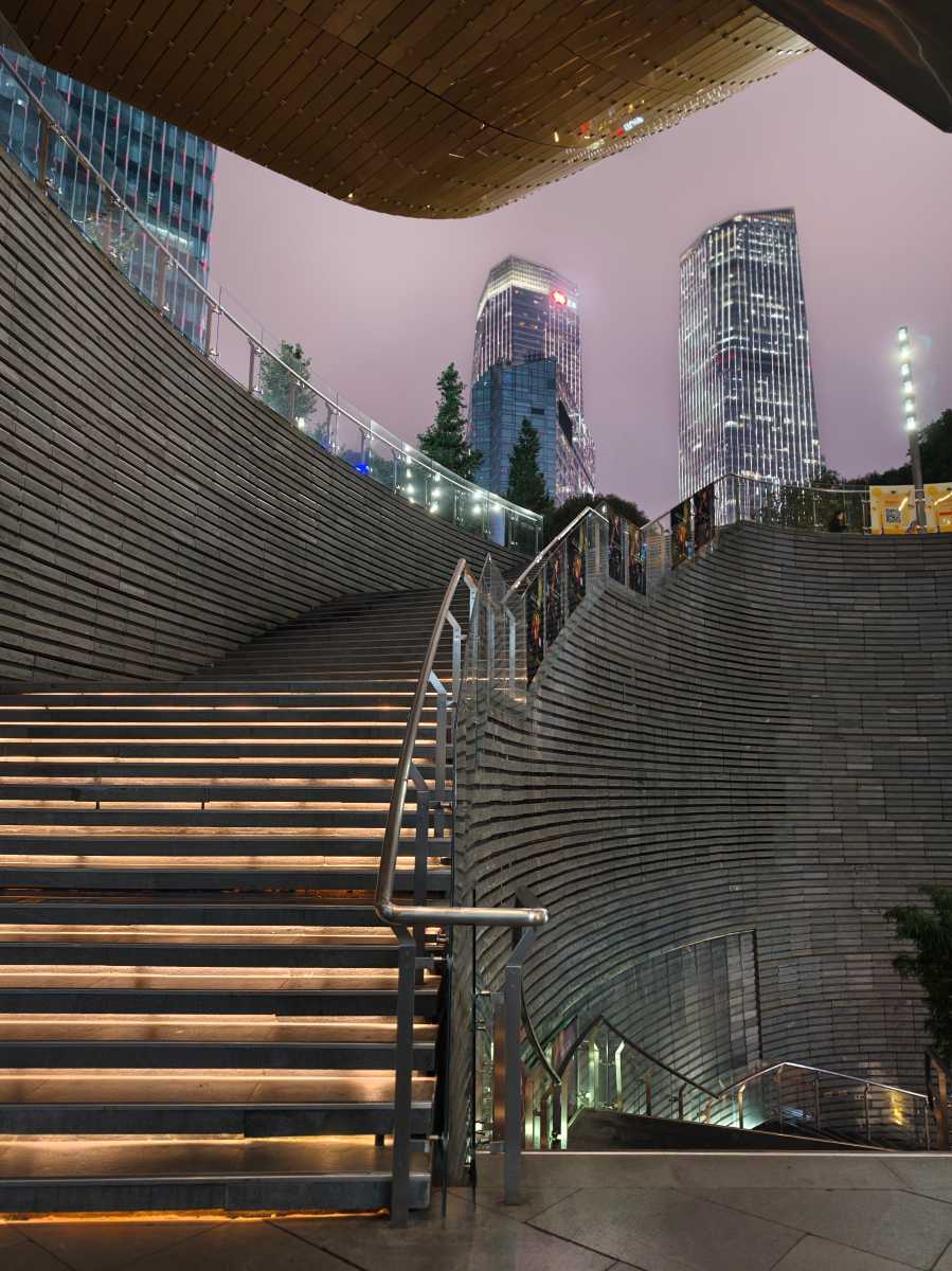 Обзор Vivo X300 Pro: лучший камерофон 2025 года?