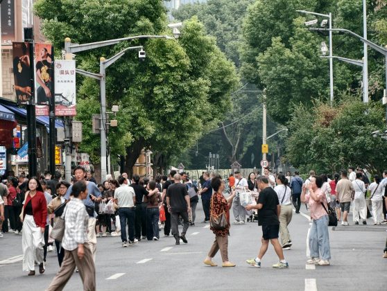 Тест vivo X300 Pro: комплект Photographer Kit в деле