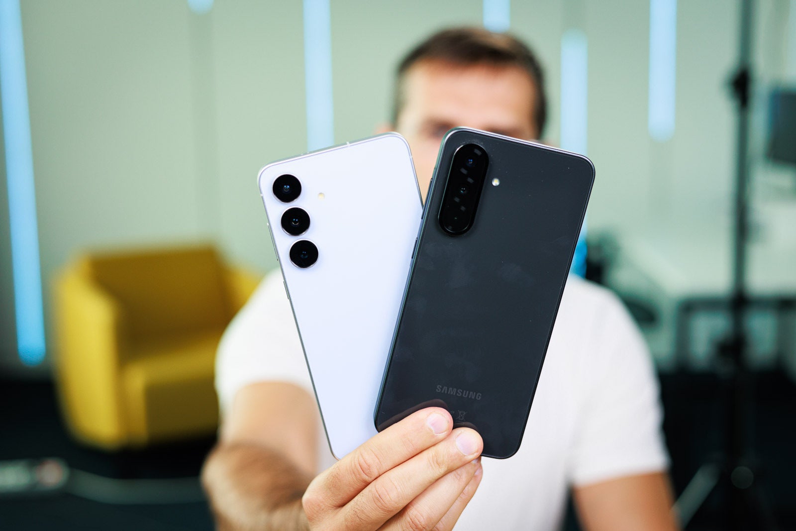 Galaxy S25 FE против Galaxy A36 5G: стоит ли переплачивать за Fan Edition?