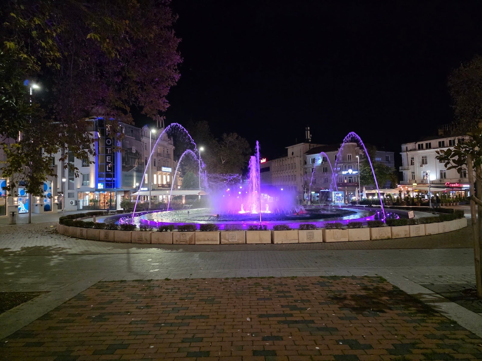 Vivo X300 Pro против Galaxy S25 Ultra: битва камер картинка Vivo X300 Pro против Galaxy S25 Ultra