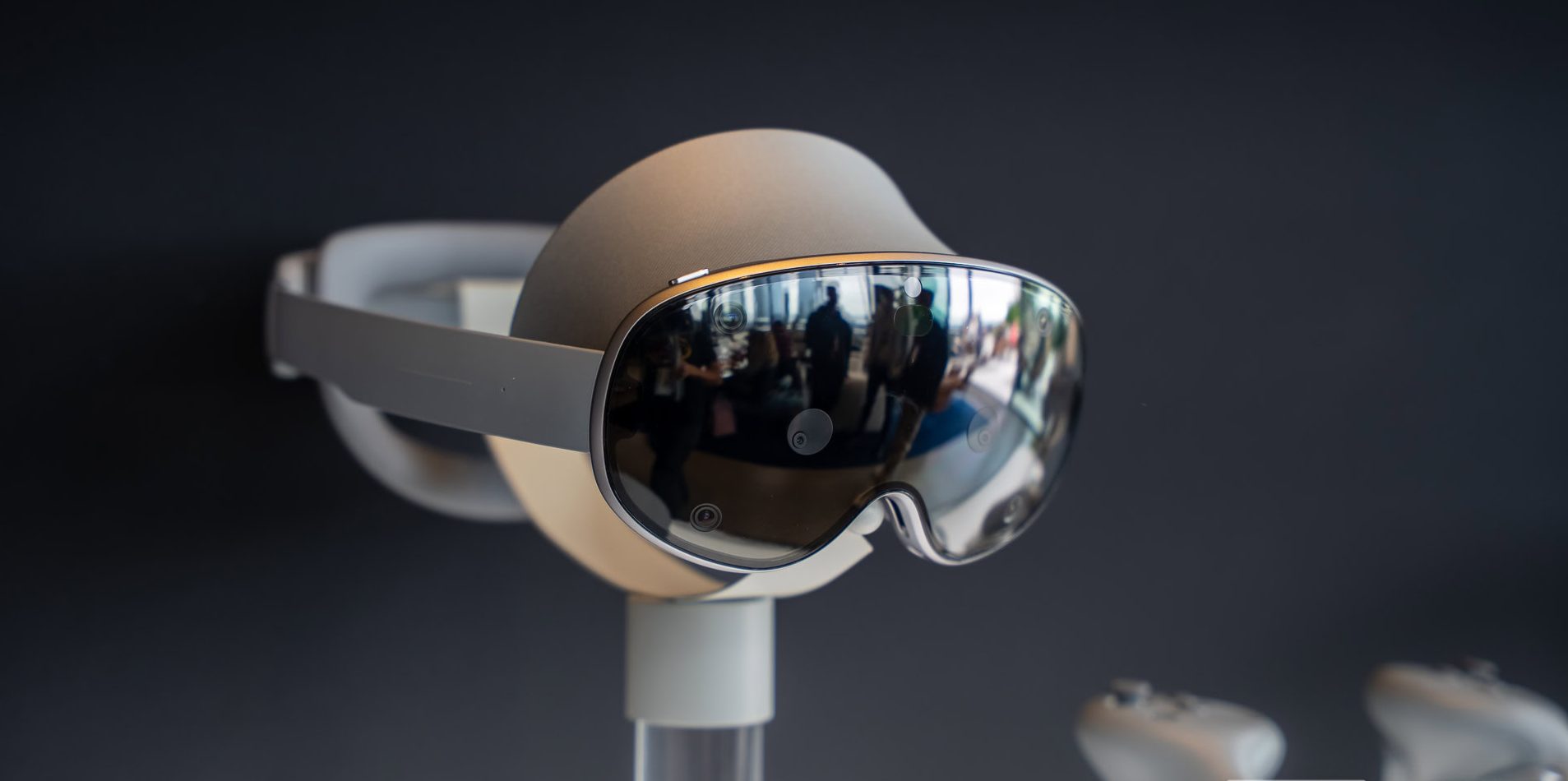 Гарнитура Galaxy XR с сенсорной панелью и аккумулятором