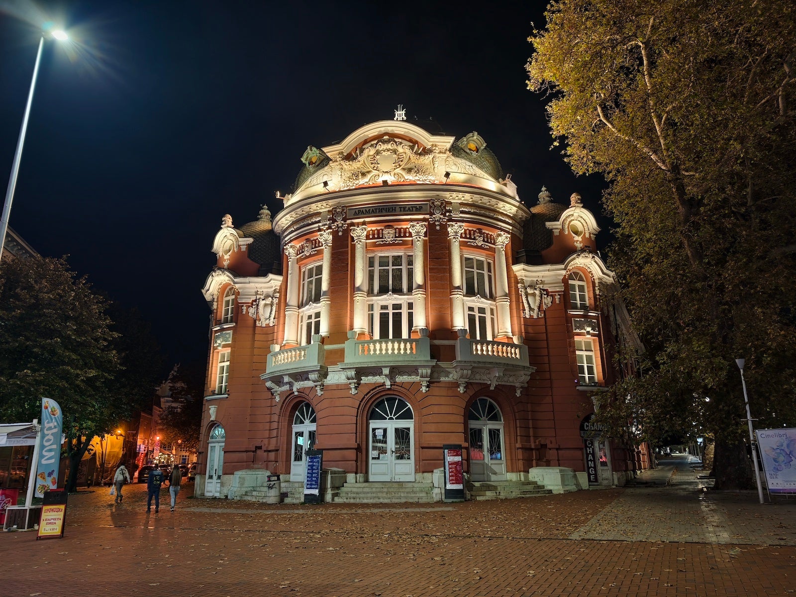 Vivo X300 Pro против Galaxy S25 Ultra: битва камер картинка Vivo X300 Pro против Galaxy S25 Ultra