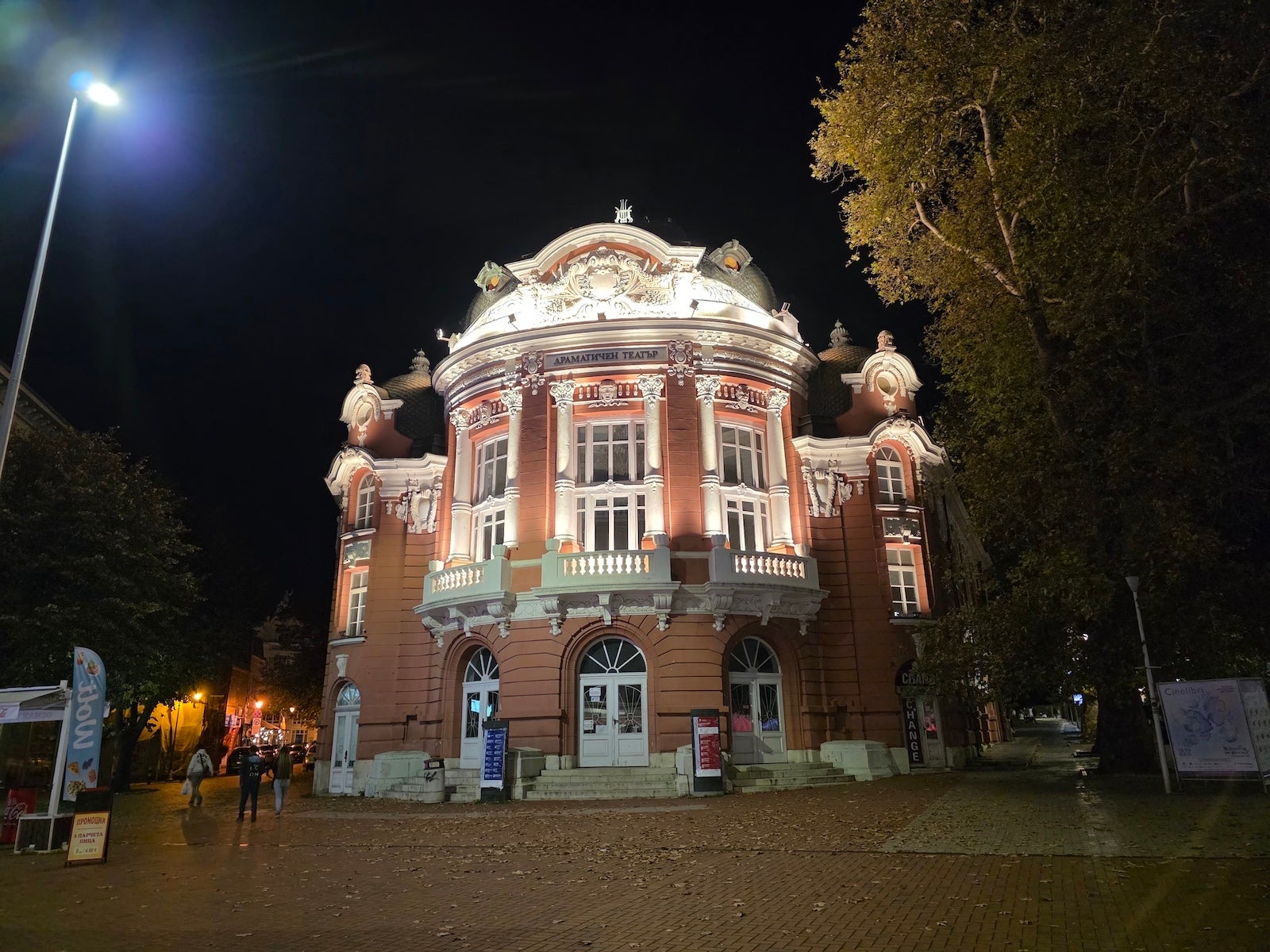 Vivo X300 Pro против Galaxy S25 Ultra: битва камер картинка Vivo X300 Pro против Galaxy S25 Ultra