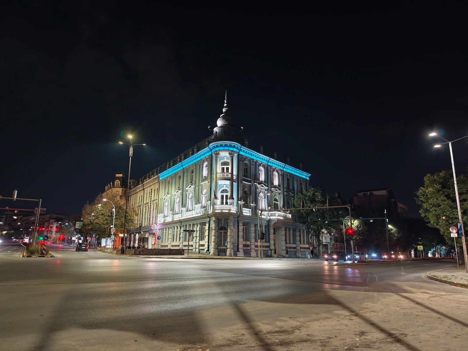 Vivo X300 Pro против Galaxy S25 Ultra: битва камер картинка Vivo X300 Pro против Galaxy S25 Ultra