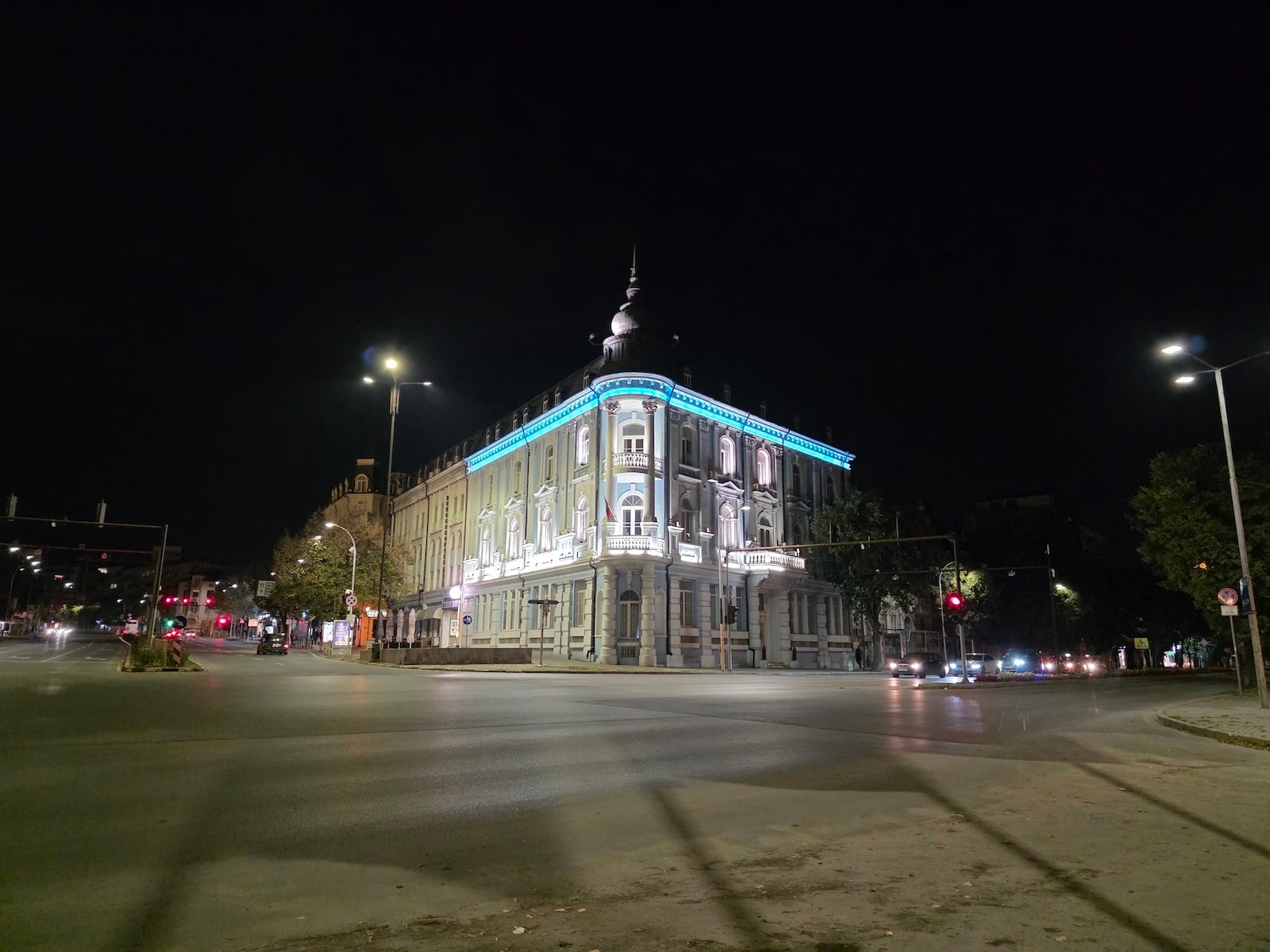 Vivo X300 Pro против Galaxy S25 Ultra: битва камер картинка Vivo X300 Pro против Galaxy S25 Ultra