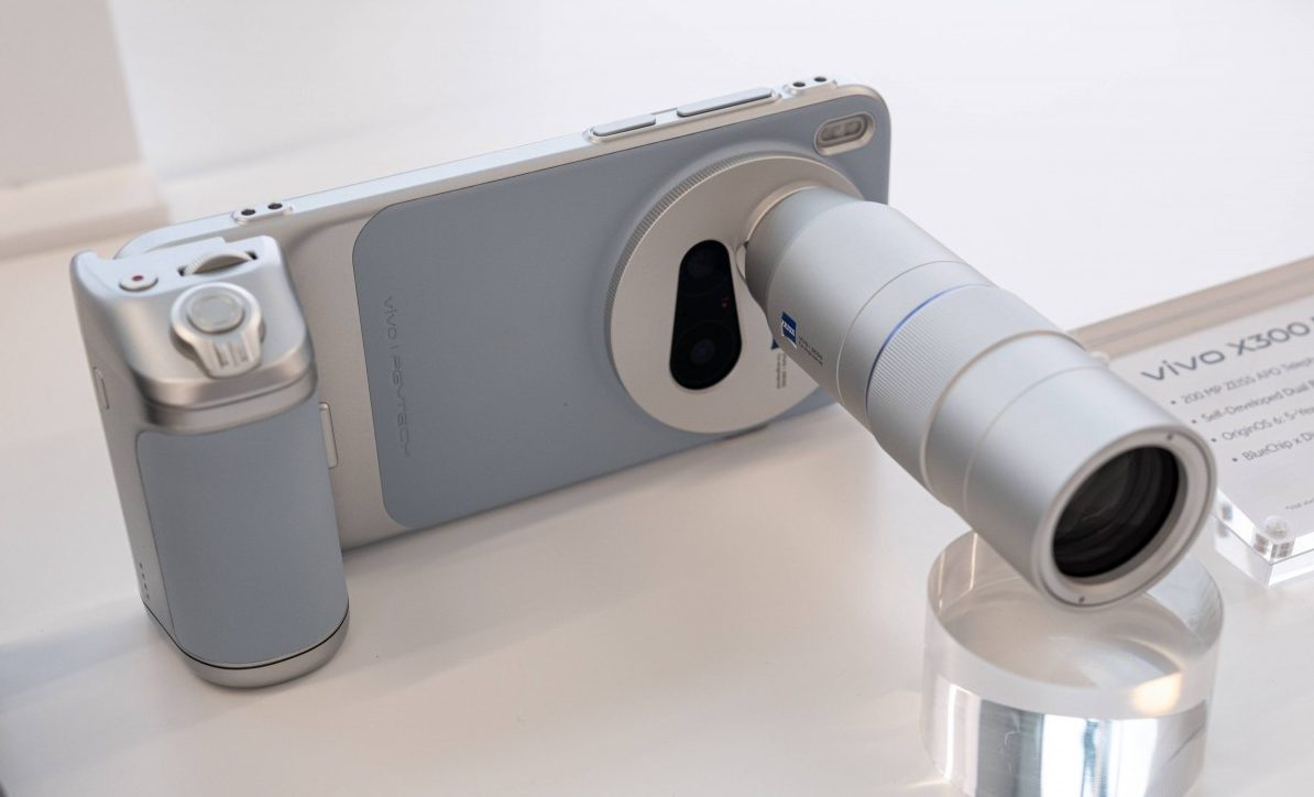 Тест vivo X300 Pro: комплект Photographer Kit в деле