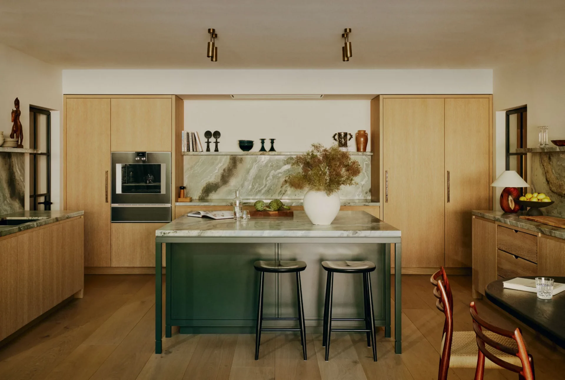 33 идеи современных кухонь, которые не захочется прятать за закрытыми дверями картинка 33 идеи современных кухонь, которые не захочется прятать за закрытыми дверями