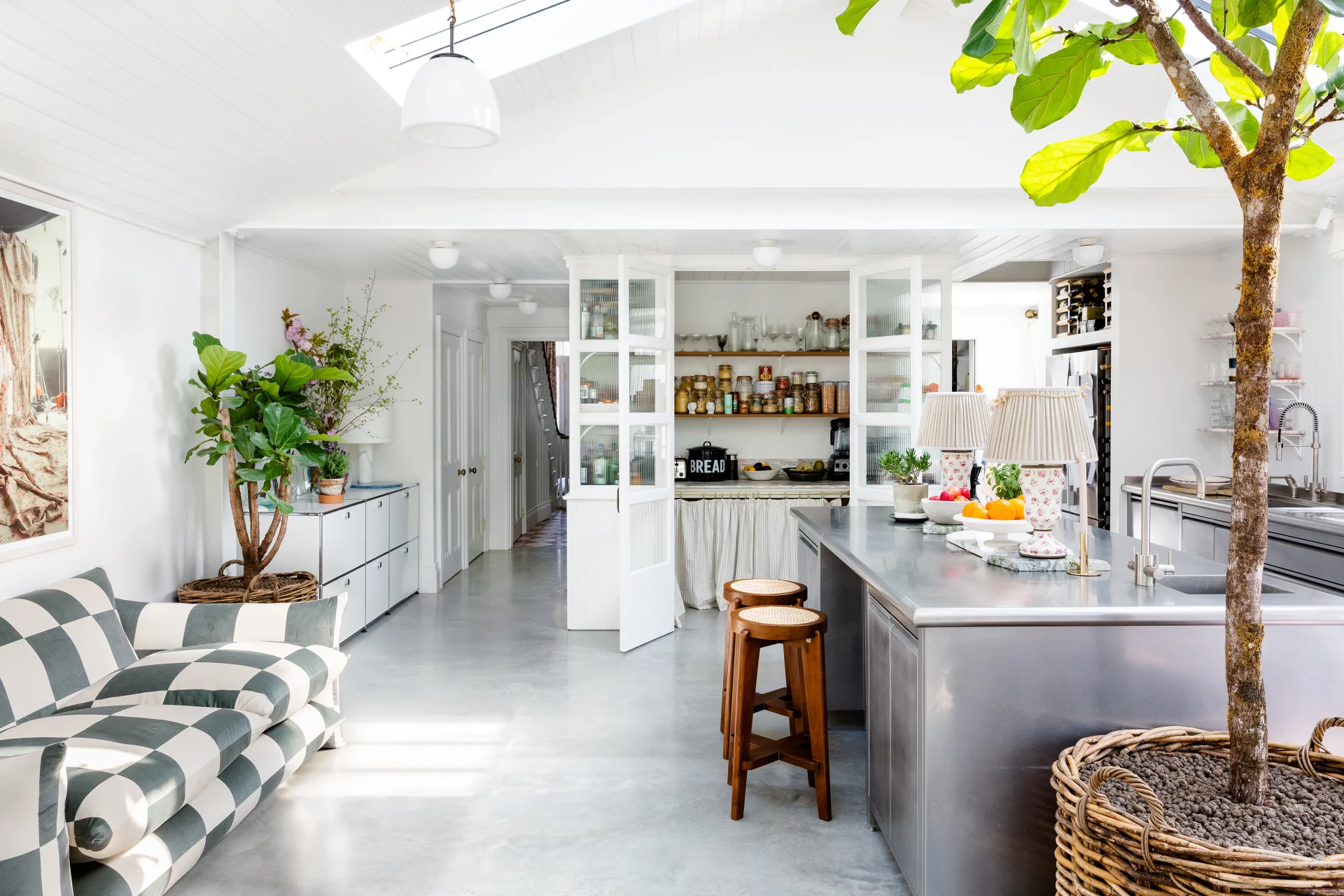 33 идеи современных кухонь, которые не захочется прятать за закрытыми дверями картинка 33 идеи современных кухонь, которые не захочется прятать за закрытыми дверями