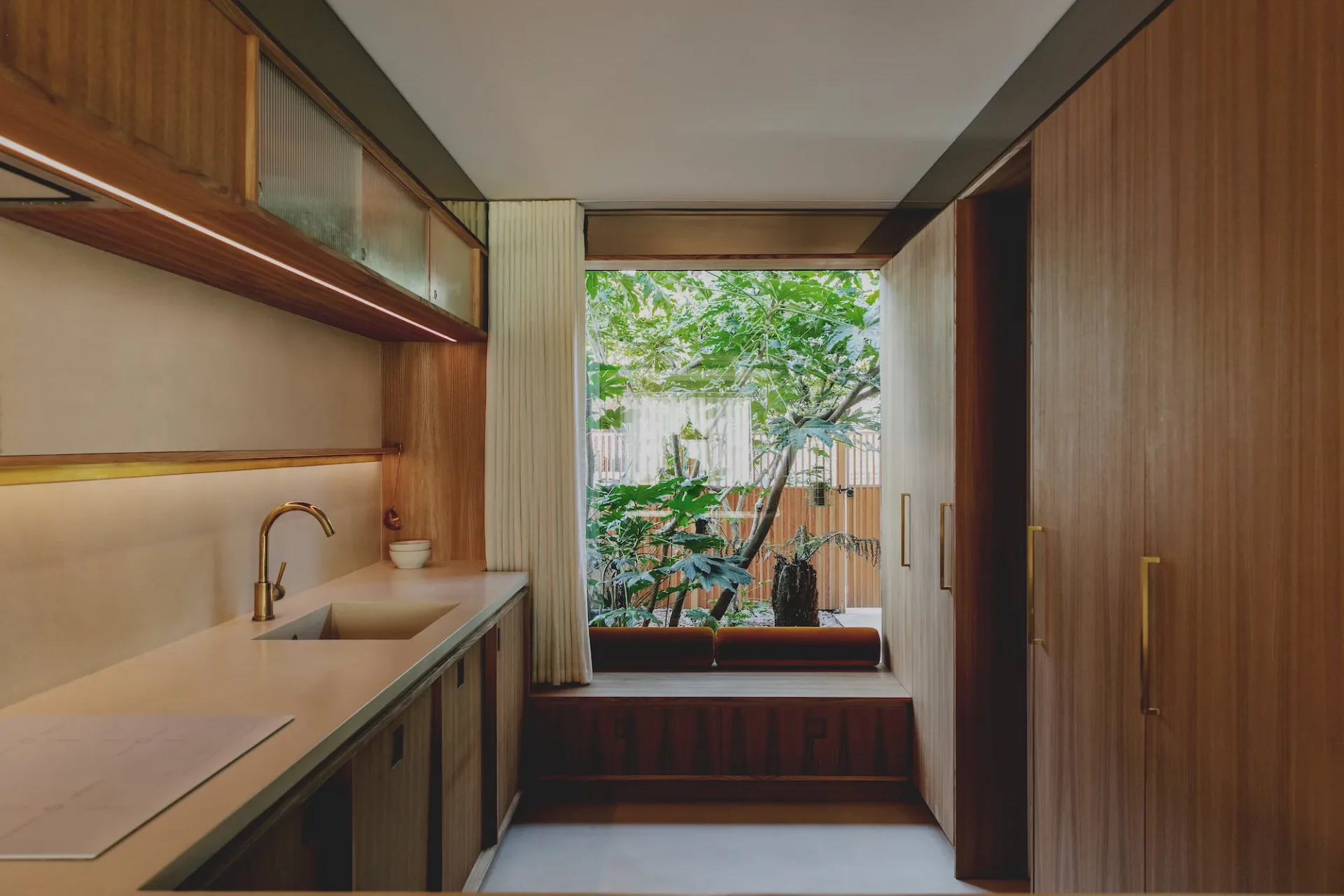 33 идеи современных кухонь, которые не захочется прятать за закрытыми дверями картинка 33 идеи современных кухонь, которые не захочется прятать за закрытыми дверями