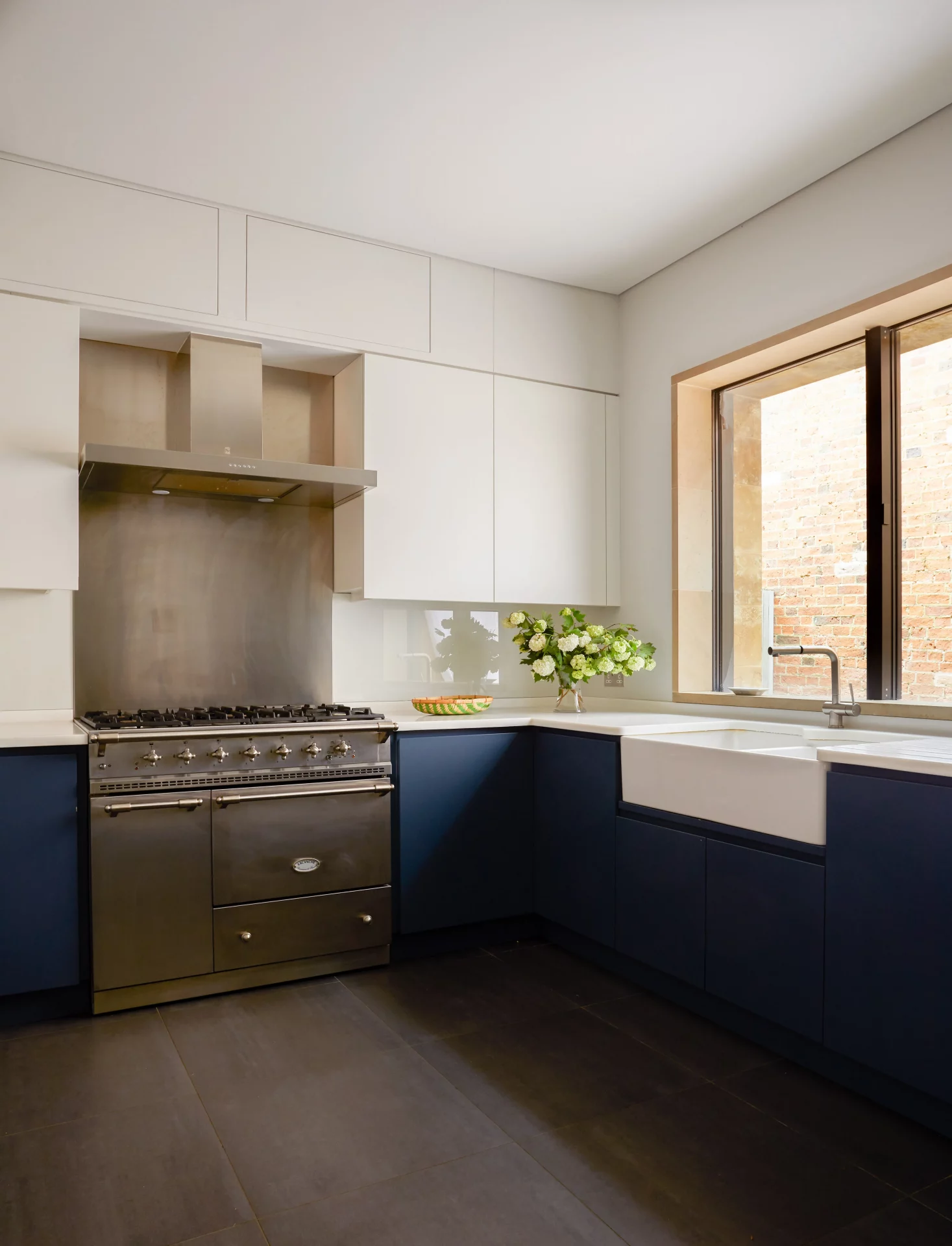 33 идеи современных кухонь, которые не захочется прятать за закрытыми дверями картинка 33 идеи современных кухонь, которые не захочется прятать за закрытыми дверями