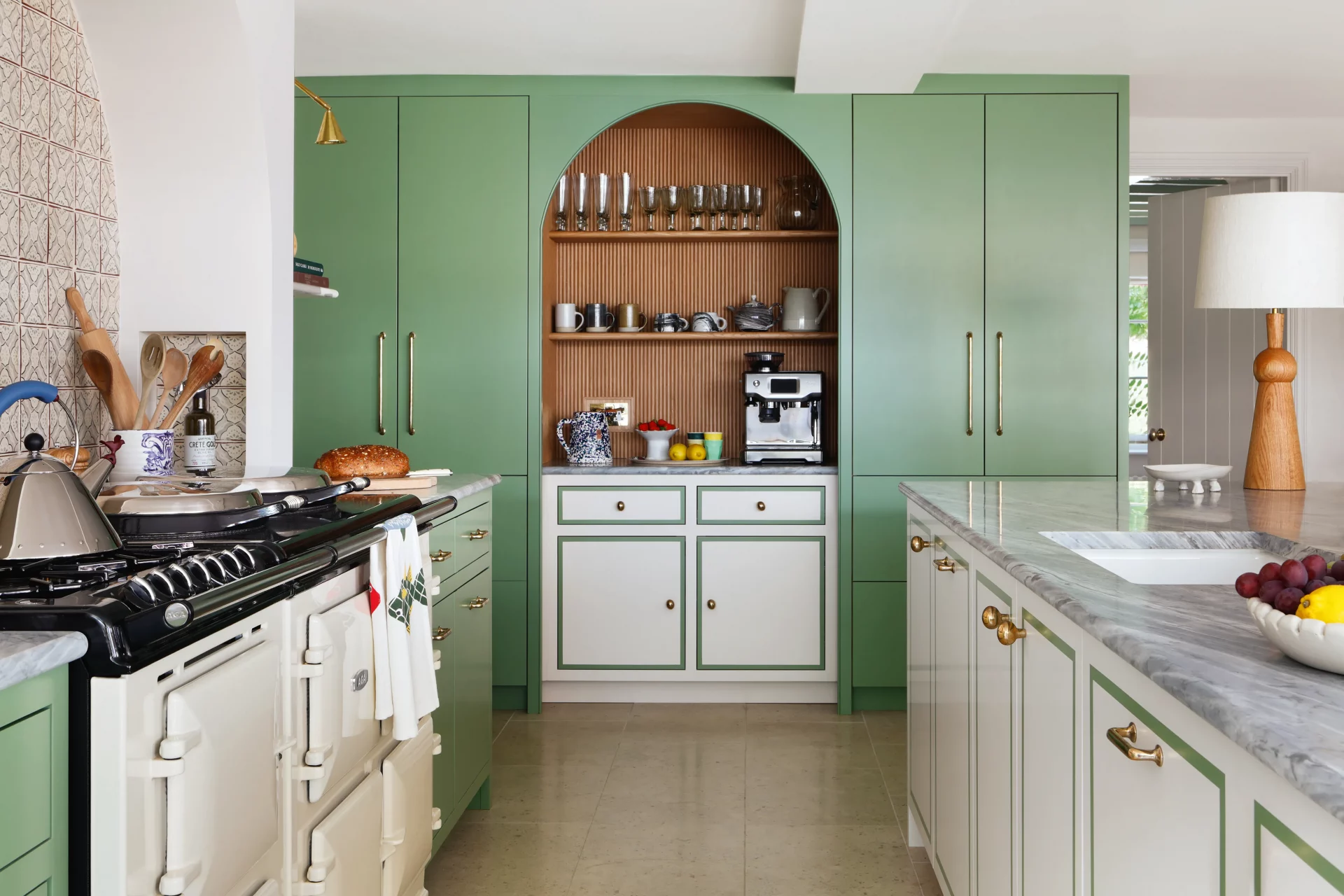 33 идеи современных кухонь, которые не захочется прятать за закрытыми дверями картинка 33 идеи современных кухонь, которые не захочется прятать за закрытыми дверями