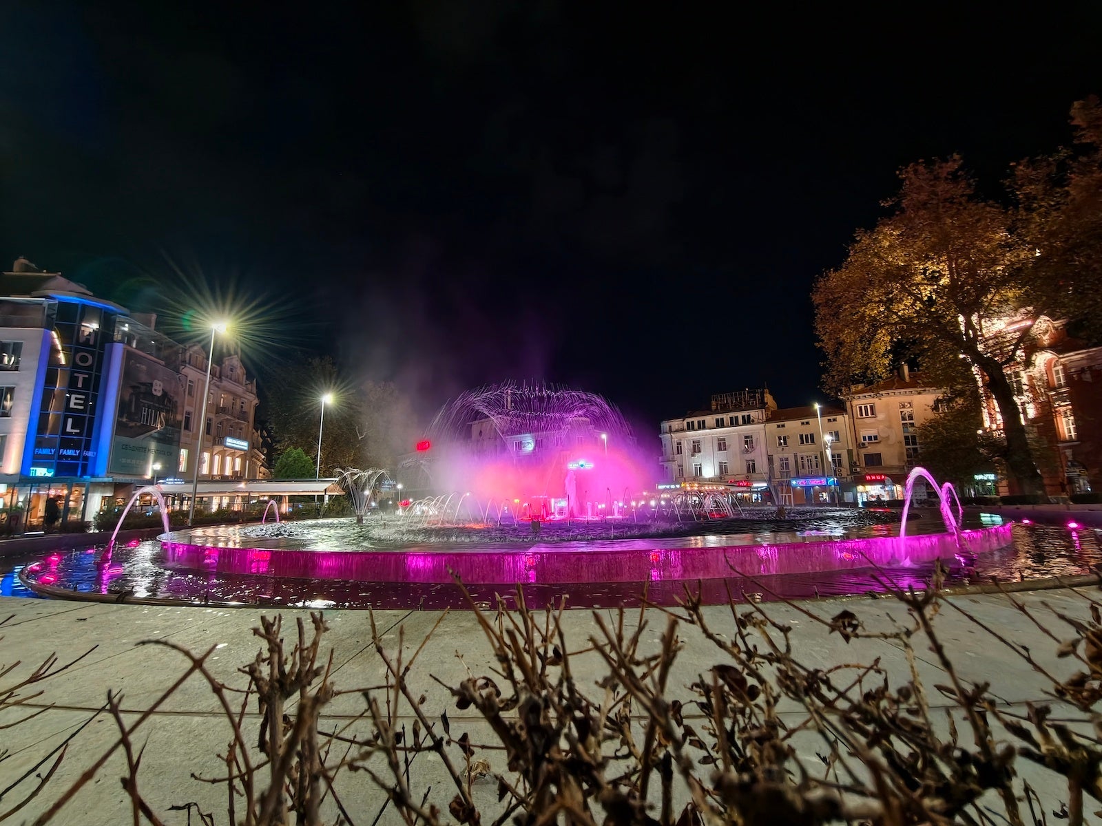 Vivo X300 Pro против Galaxy S25 Ultra: битва камер картинка Vivo X300 Pro против Galaxy S25 Ultra