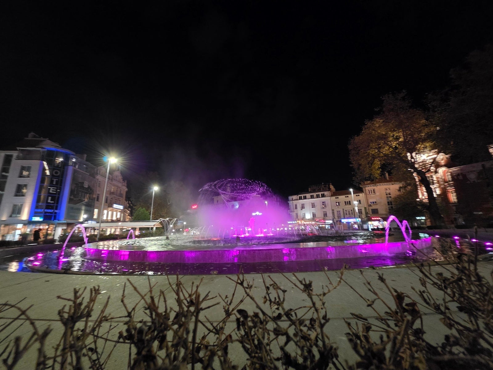 Vivo X300 Pro против Galaxy S25 Ultra: битва камер картинка Vivo X300 Pro против Galaxy S25 Ultra