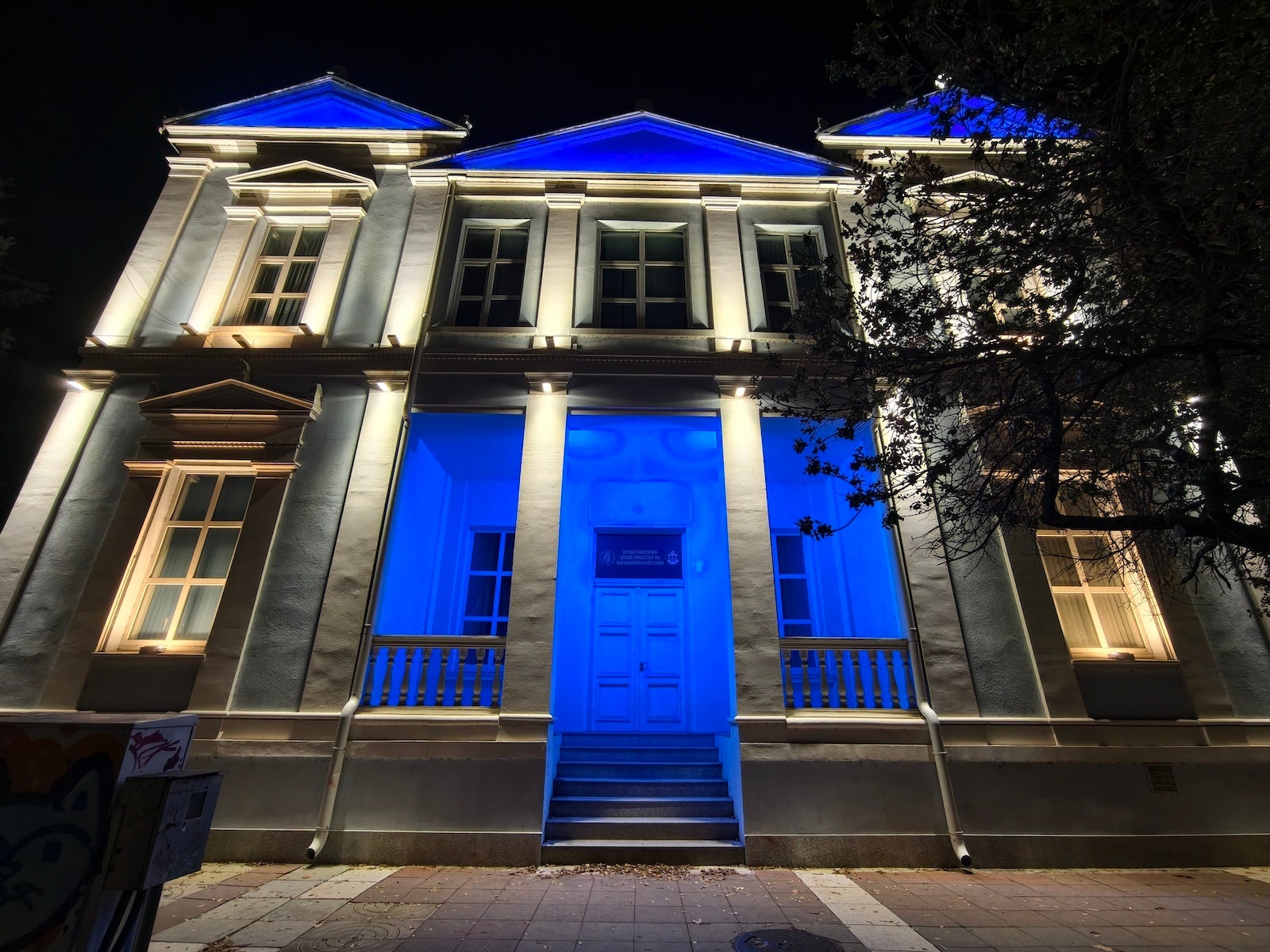 Vivo X300 Pro против Galaxy S25 Ultra: битва камер картинка Vivo X300 Pro против Galaxy S25 Ultra