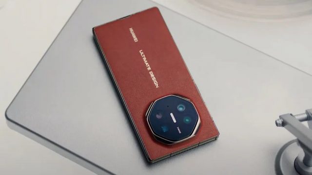 5463308180332346117 Samsung Tri-Fold против Huawei Mate XT: какой складной смартфон лучше?