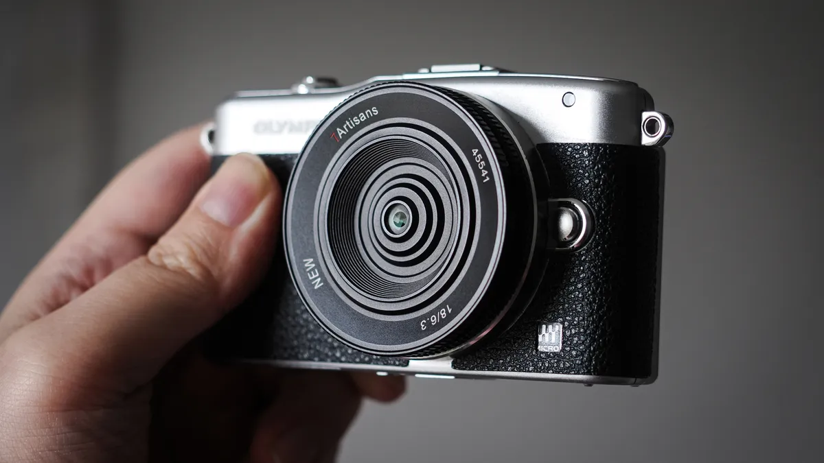 Поверить невозможно: карманная беззеркалка со сверхтонким объективом 7Artisans 18mm картинка 7Artisans 18mm f/6.3 II: сверхтонкий объектив