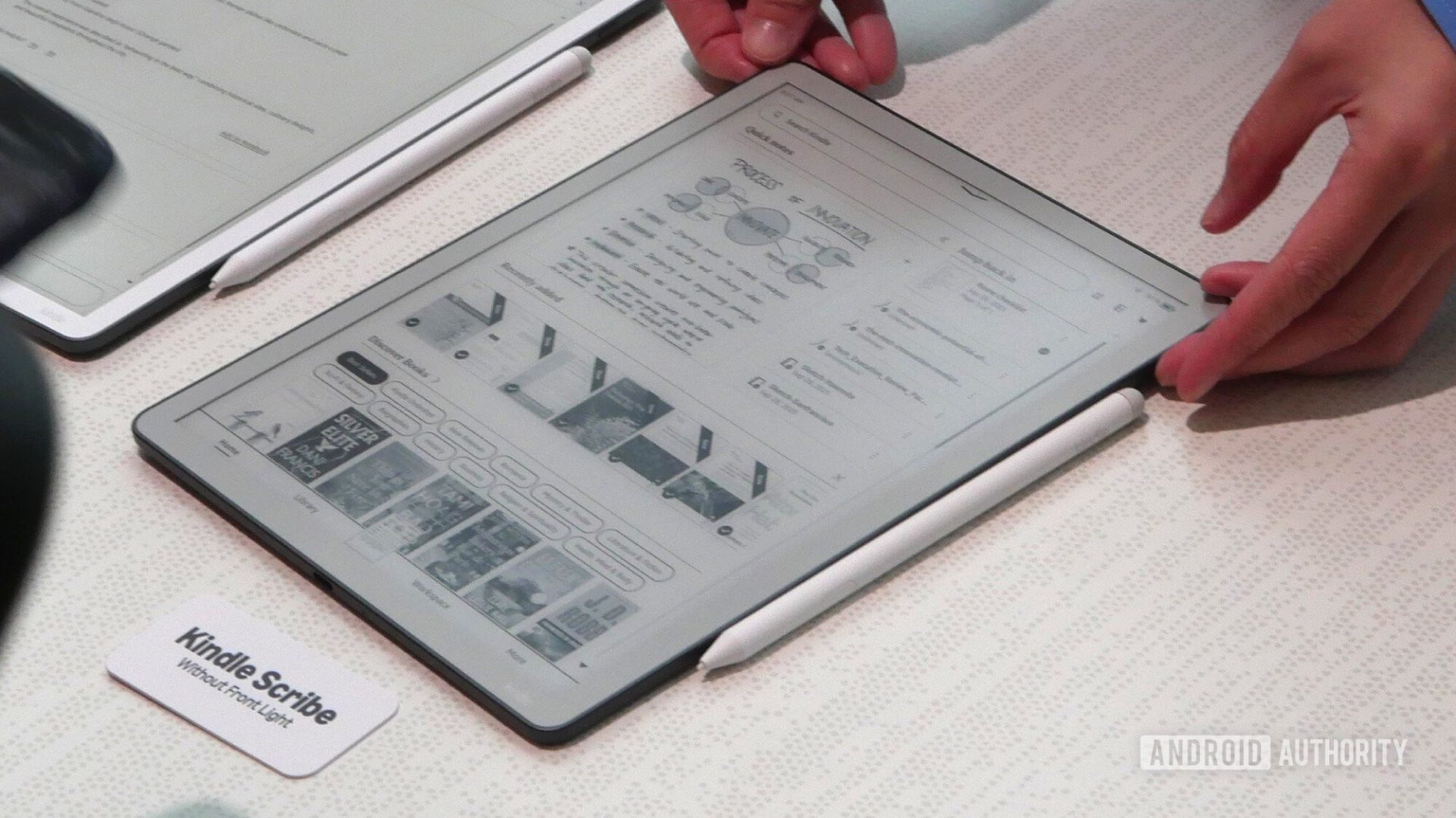 Amazon представила первую цветную модель Kindle Scribe