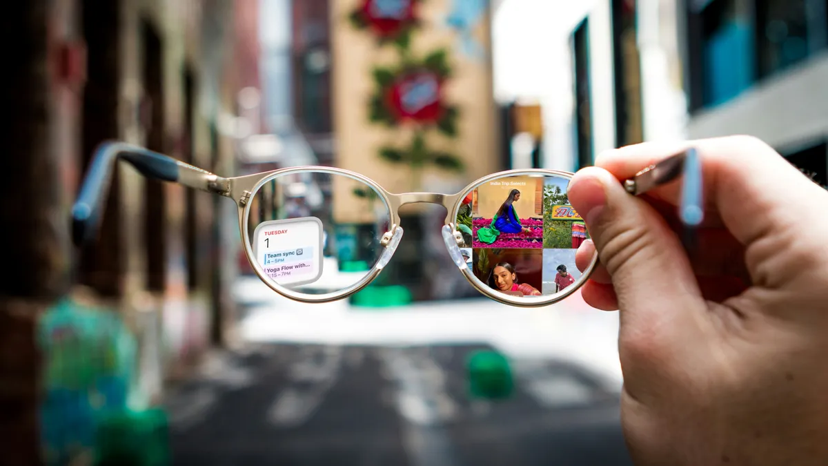 Неожиданный ход Apple: почему умные очки выйдут по новой стратегии и когда этого ждать картинка очки Apple