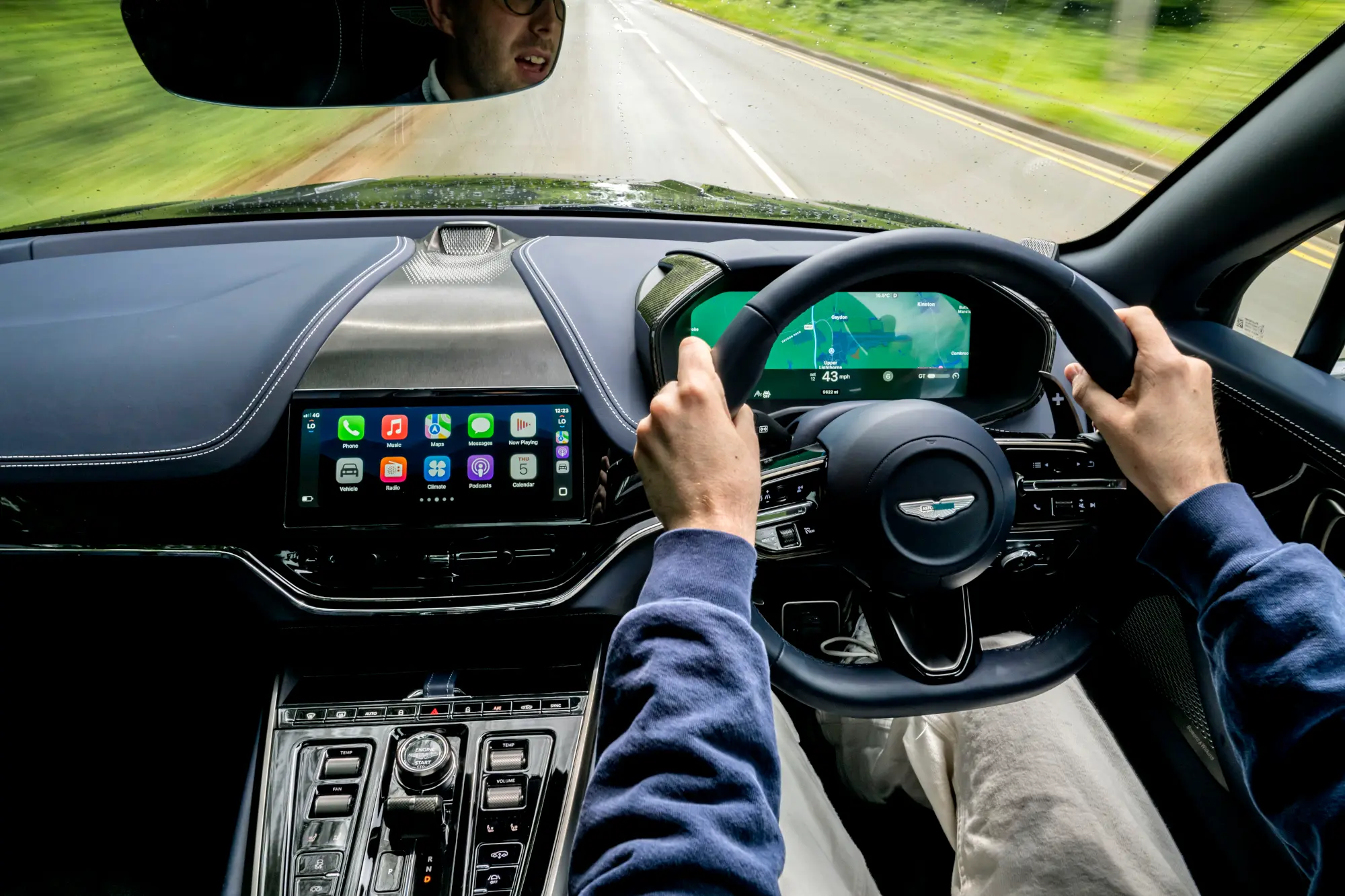 Глава Ford сомневается в Apple CarPlay Ultra — и он ошибается картинка Apple CarPlay Ultra: почему водители ценят новый интерфейс