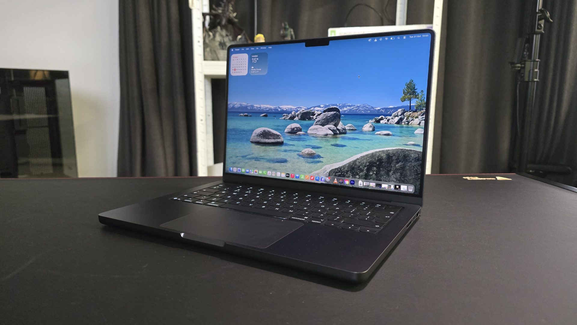 Apple постеснялась: SSD в MacBook Pro M5 оказался в три раза быстрее, чем обещали