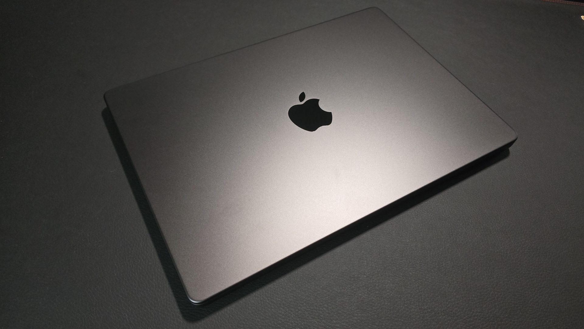 Apple постеснялась SSD в MacBook Pro M5 оказался в три раза быстрее, чем обещали