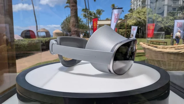 Apple в нокауте Samsung показала «убийцу» Vision Pro, который вдвое дешевле и легче Apple в нокауте Samsung показала «убийцу» Vision Pro, который вдвое дешевле и легче