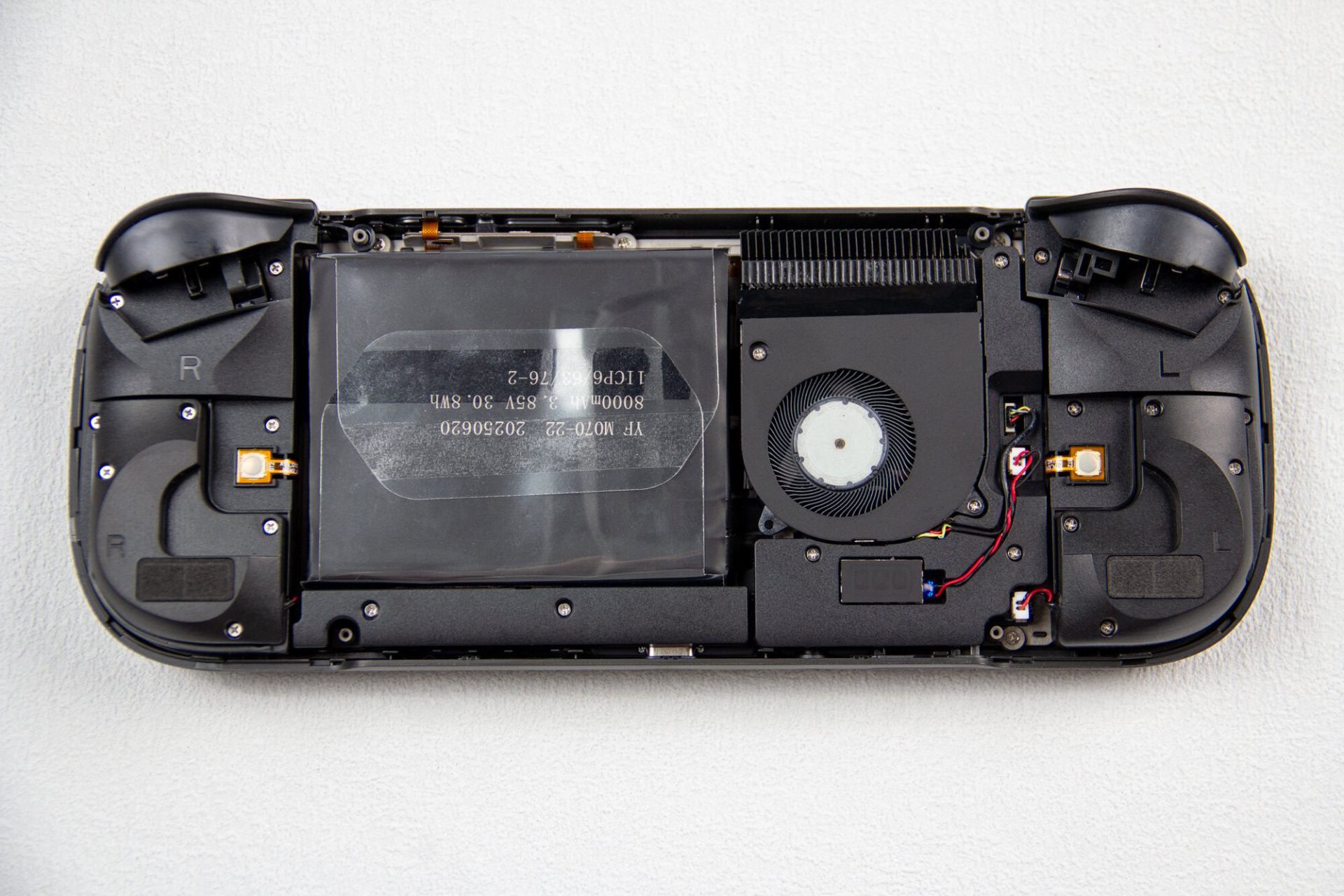 Взгляд изнутри: что скрывает портативная консоль Ayn Odin 3 картинка Взгляд изнутри: что скрывает портативная консоль Ayn Odin 3