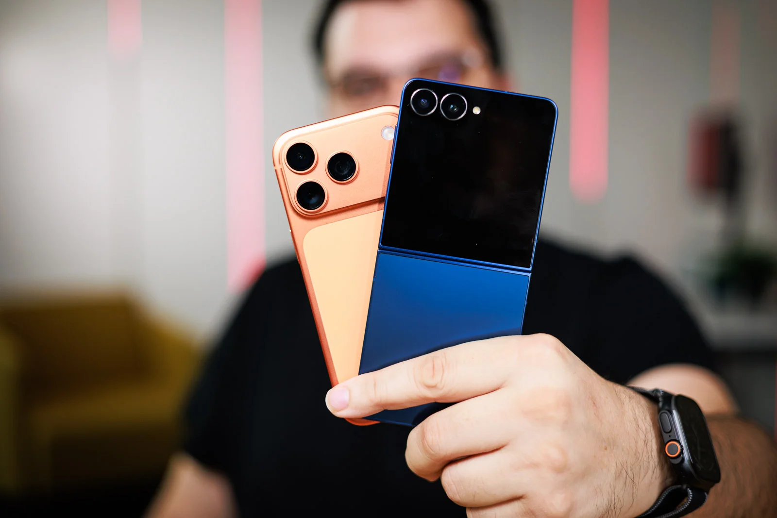 Galaxy Z Flip 7 против iPhone 17 Pro