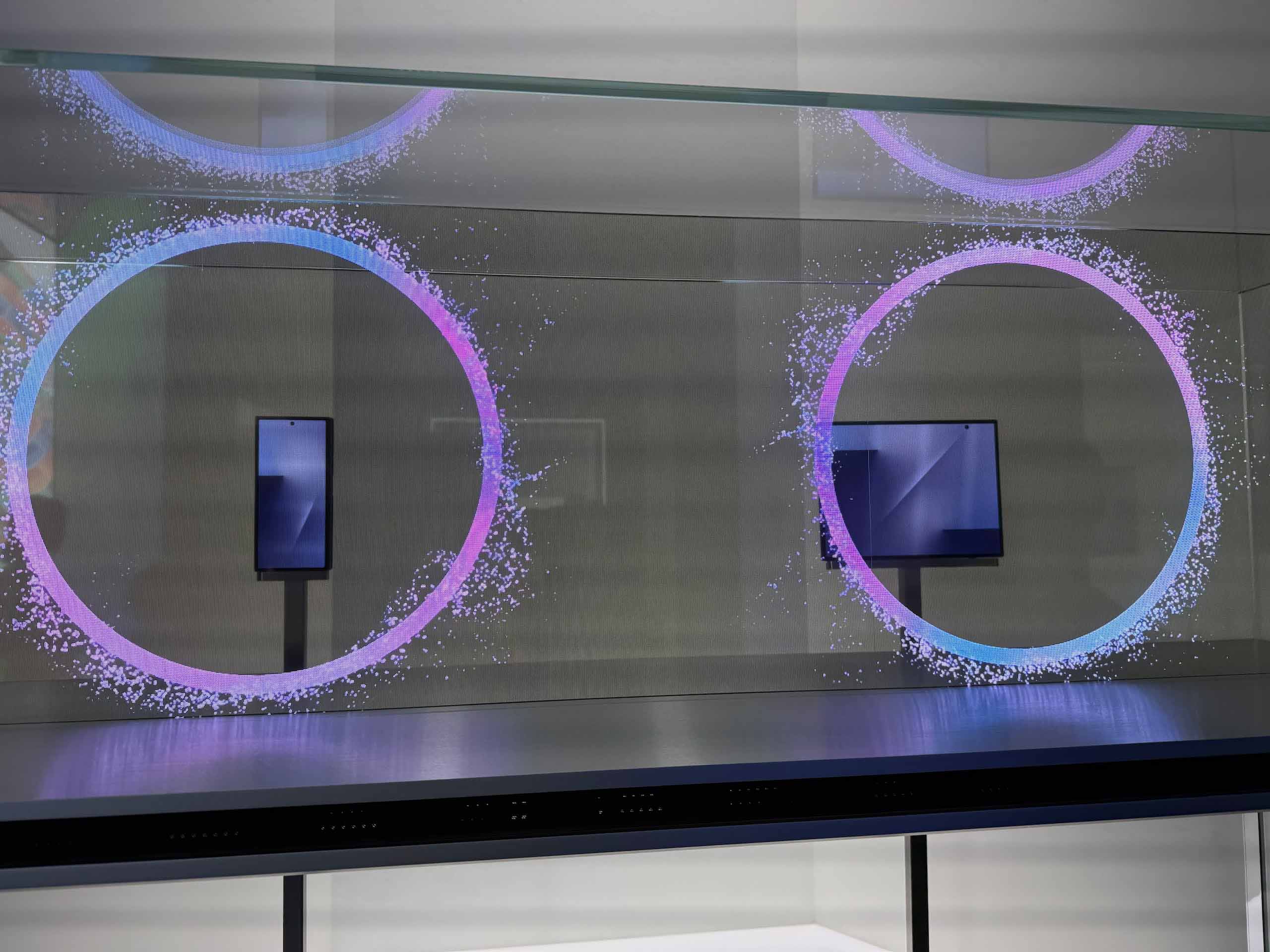 Больше не Fold: Samsung показала монстра, который складывается втрое картинка Больше не Fold Samsung показала монстра, который складывается втрое