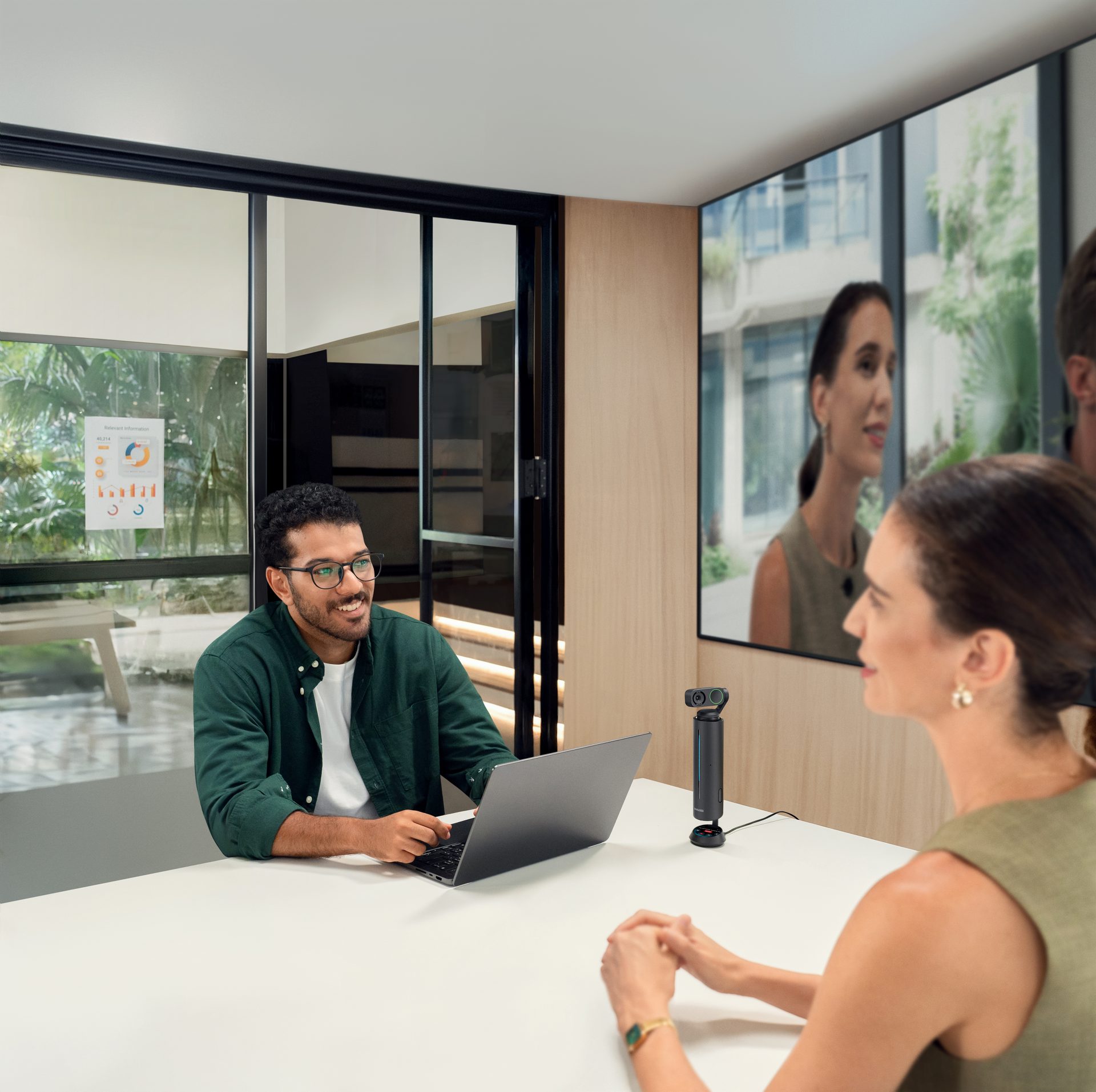 Парящая революция: Insta360 представляет левитирующую веб-камеру