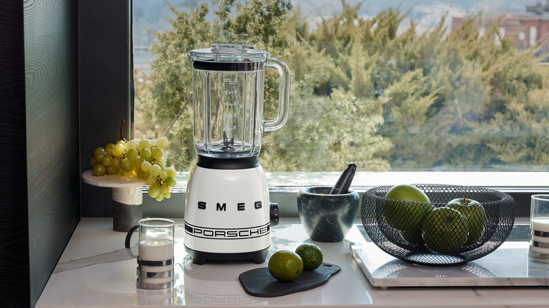 Дизайнерский дуэт: как Smeg и Porsche создали технику мечты