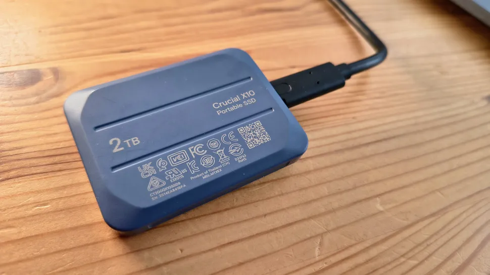 Обзор портативного SSD-накопителя Crucial X10 картинка Crucial X10