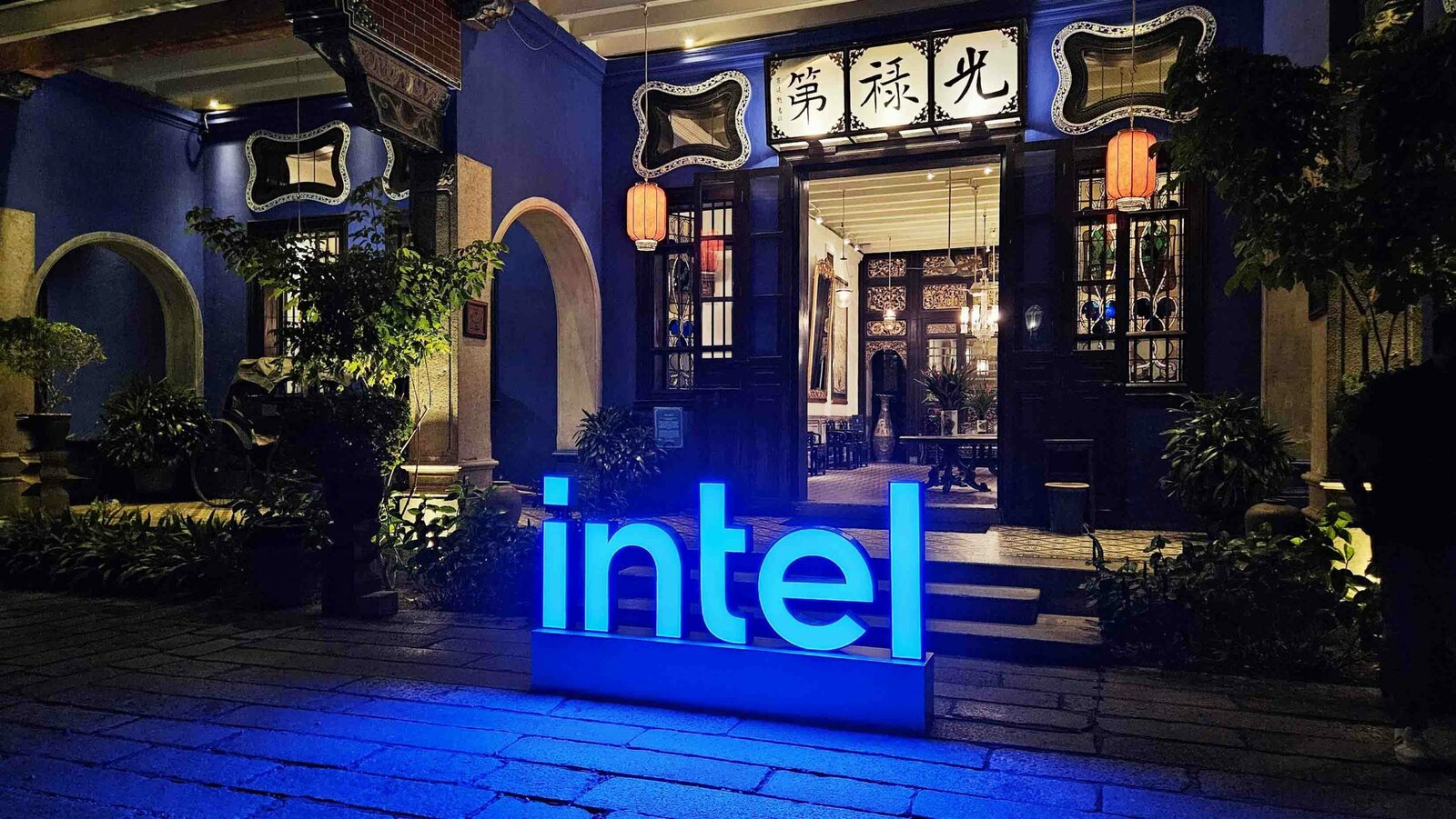 Громкая сделка: почему Intel может стать партнером Apple