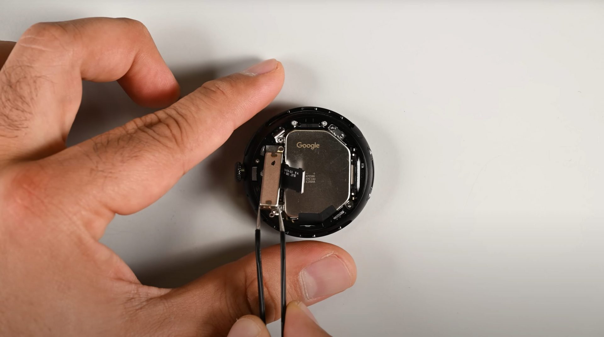 Революция ремонтов: Pixel Watch 4 превзошел Apple Watch 11