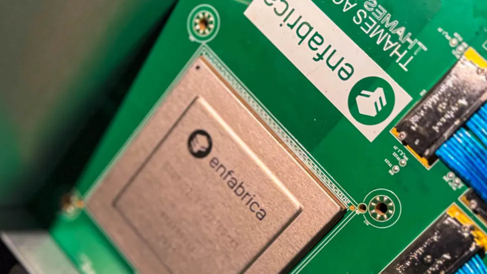 488379Пока все смотрели на Intel, Nvidia совершила тихую революцию, купив Enfabrica. И вот почему это гениально