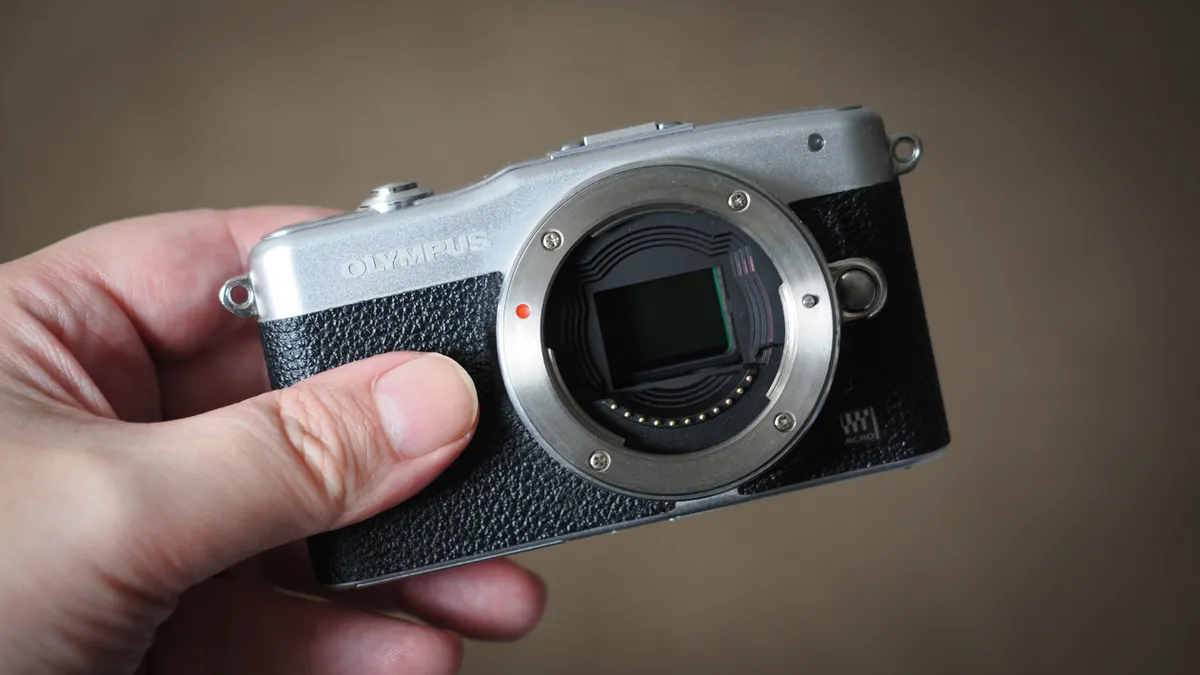 Esquisse Camera: сверхкомпактная беззеркальная камера