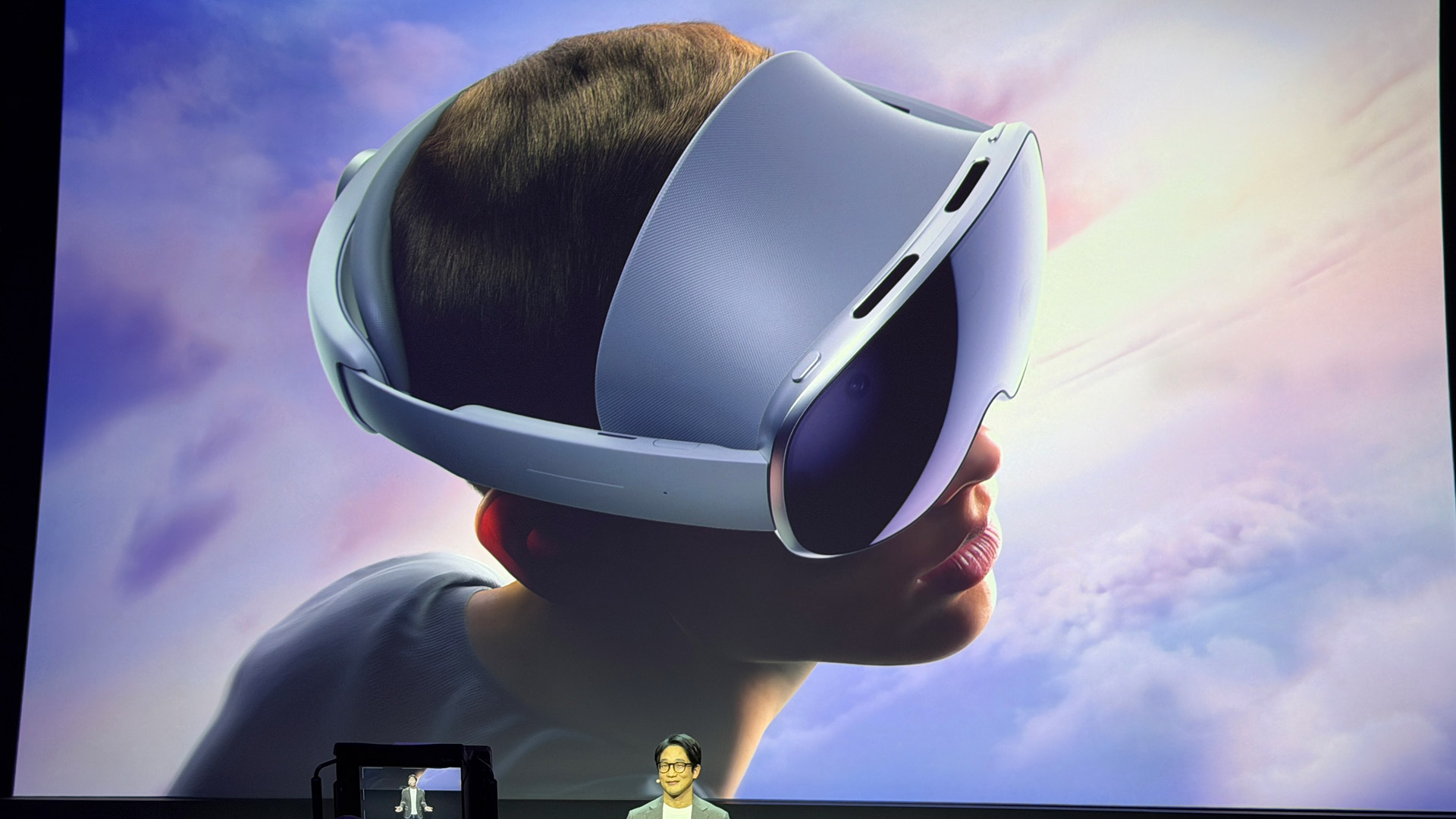 Где очки Samsung показала гарнитуру-убийцу Vision Pro, но забыла про главный тренд