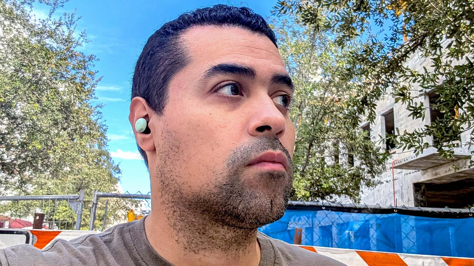 Google наносит ответный удар: Pixel Buds Pro 2 получили апдейт, который заставит владельцев AirPods Pro 3 завидовать